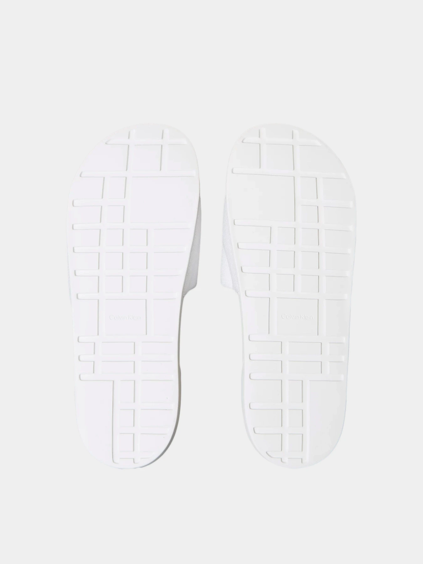 Шлёпанцы Calvin Klein модель YM0YM01393-0K4 Шлёпанцы Calvin Klein модель YM0YM01393-0K4 Фото