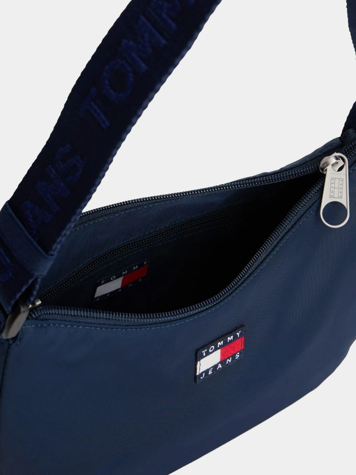 Сумки Tommy Hilfiger модель AW0AW17888-C1G Сумки Tommy Hilfiger модель AW0AW17888-C1G Фото