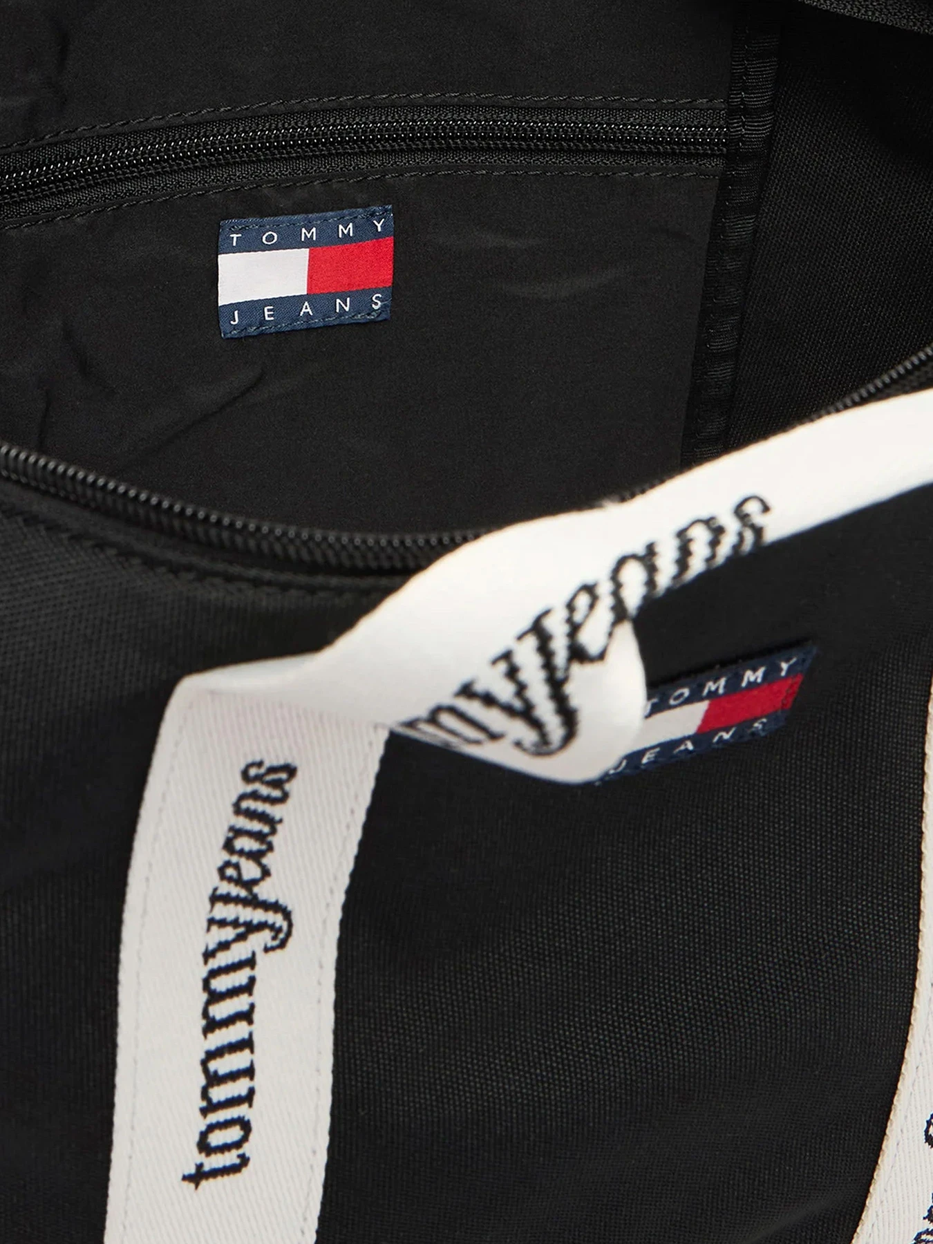 Сумки Tommy Hilfiger модель AW0AW18460-BDS Сумки Tommy Hilfiger модель AW0AW18460-BDS Фото