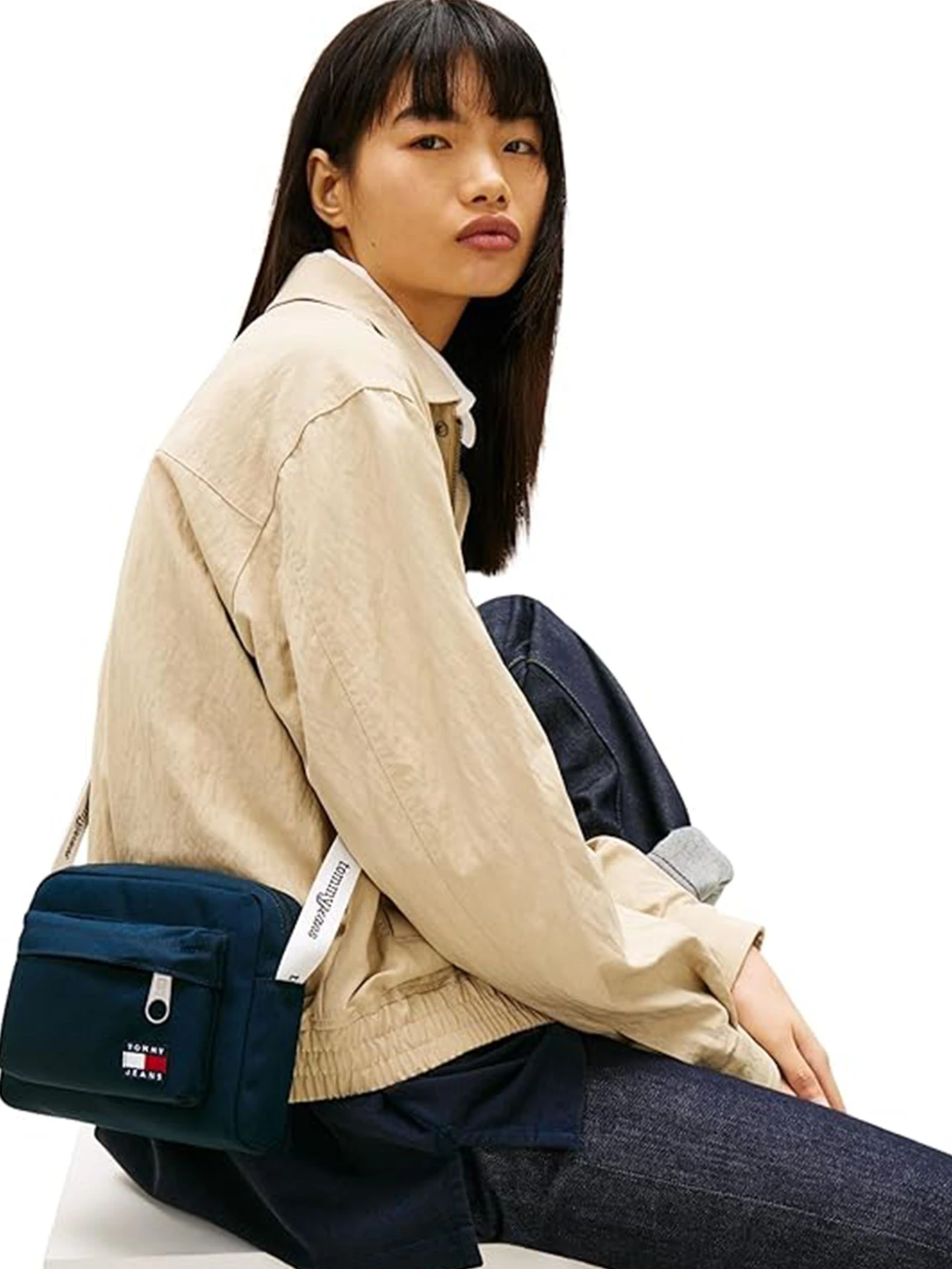 Сумки Tommy Hilfiger модель AW0AW18462-C1G Сумки Tommy Hilfiger модель AW0AW18462-C1G Фото