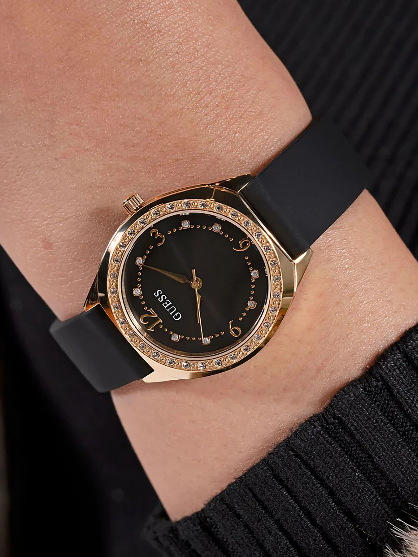 Часы GUESS модель GW0820L1 Фото