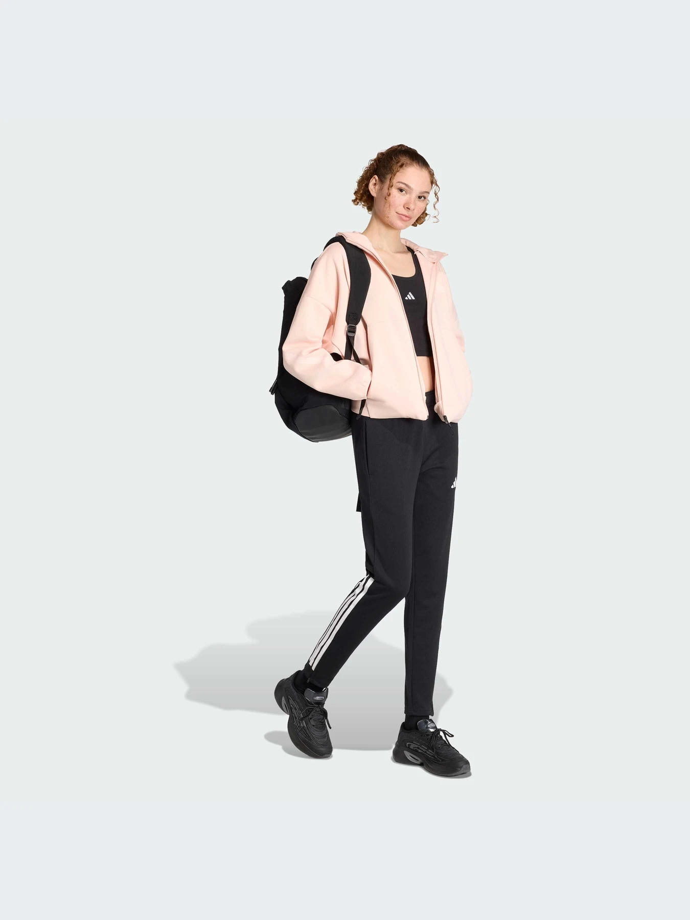 Худи и свитшоты Adidas ZNE модель KE4750-KZ Худи и свитшоты Adidas ZNE модель KE4750-KZ Фото
