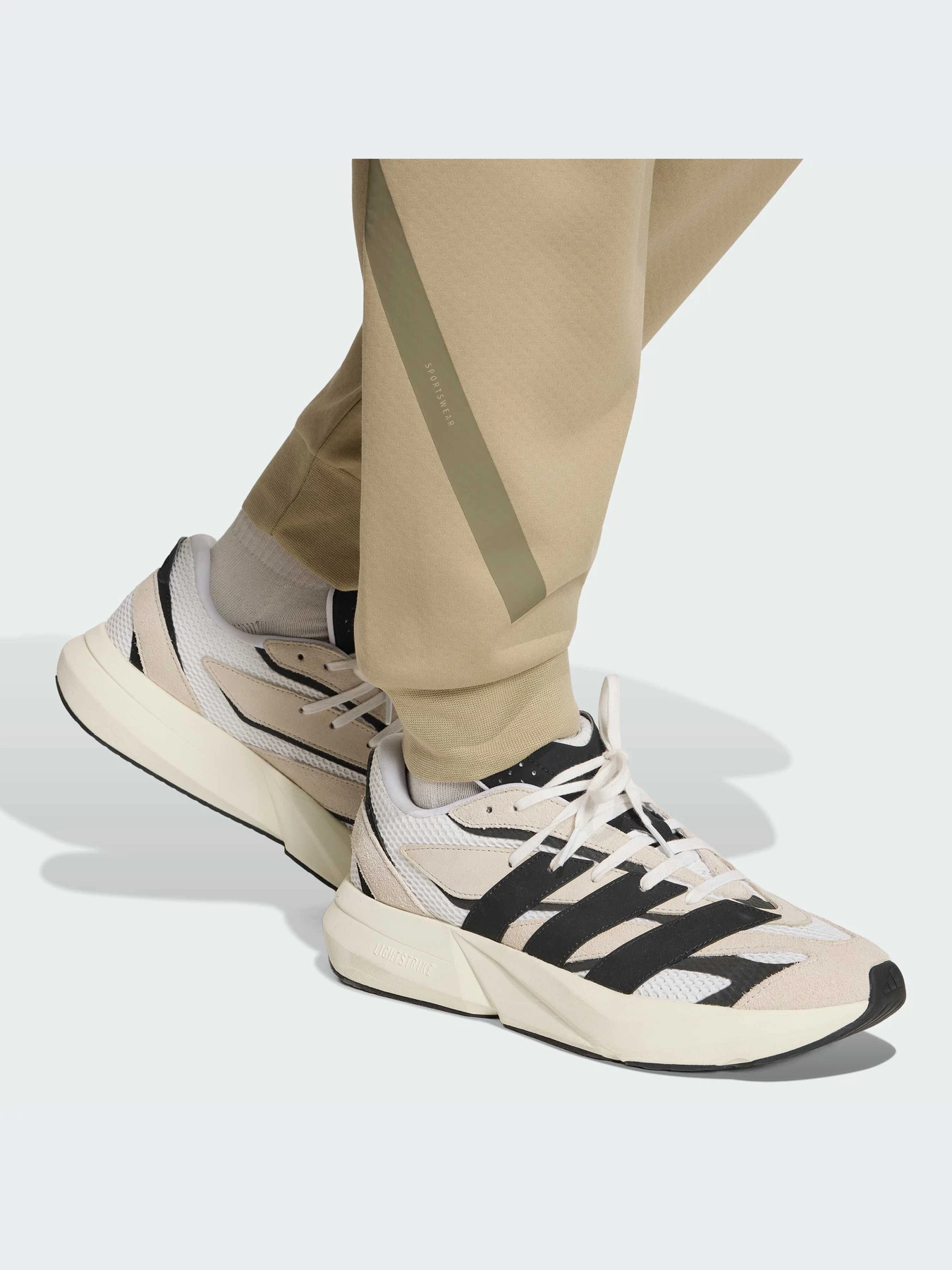 Брюки Adidas ZNE модель KE4688-KZ Брюки Adidas ZNE модель KE4688-KZ Фото