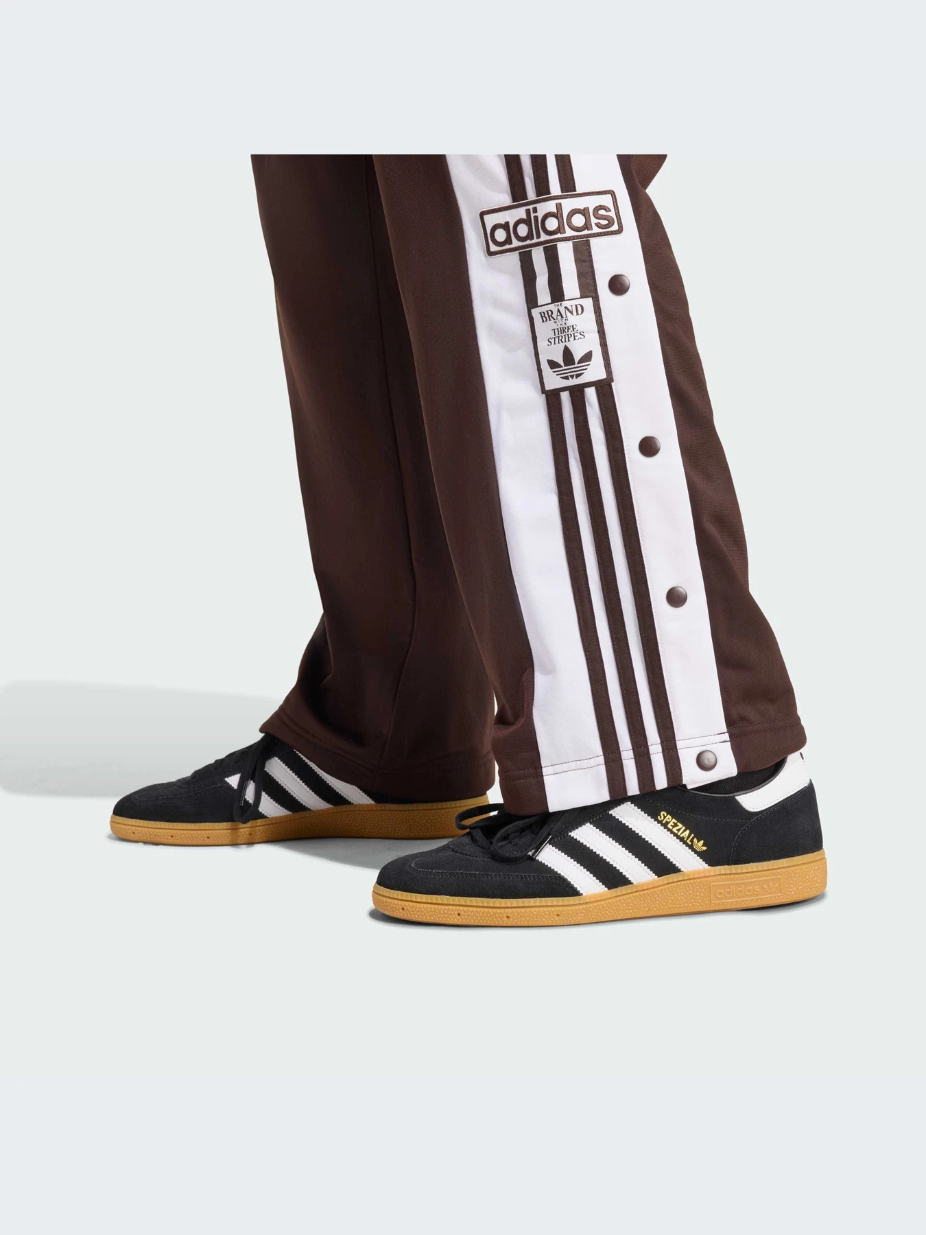 Брюки Adidas Adicolor модель KE1679-KZ Брюки Adidas Adicolor модель KE1679-KZ Фото