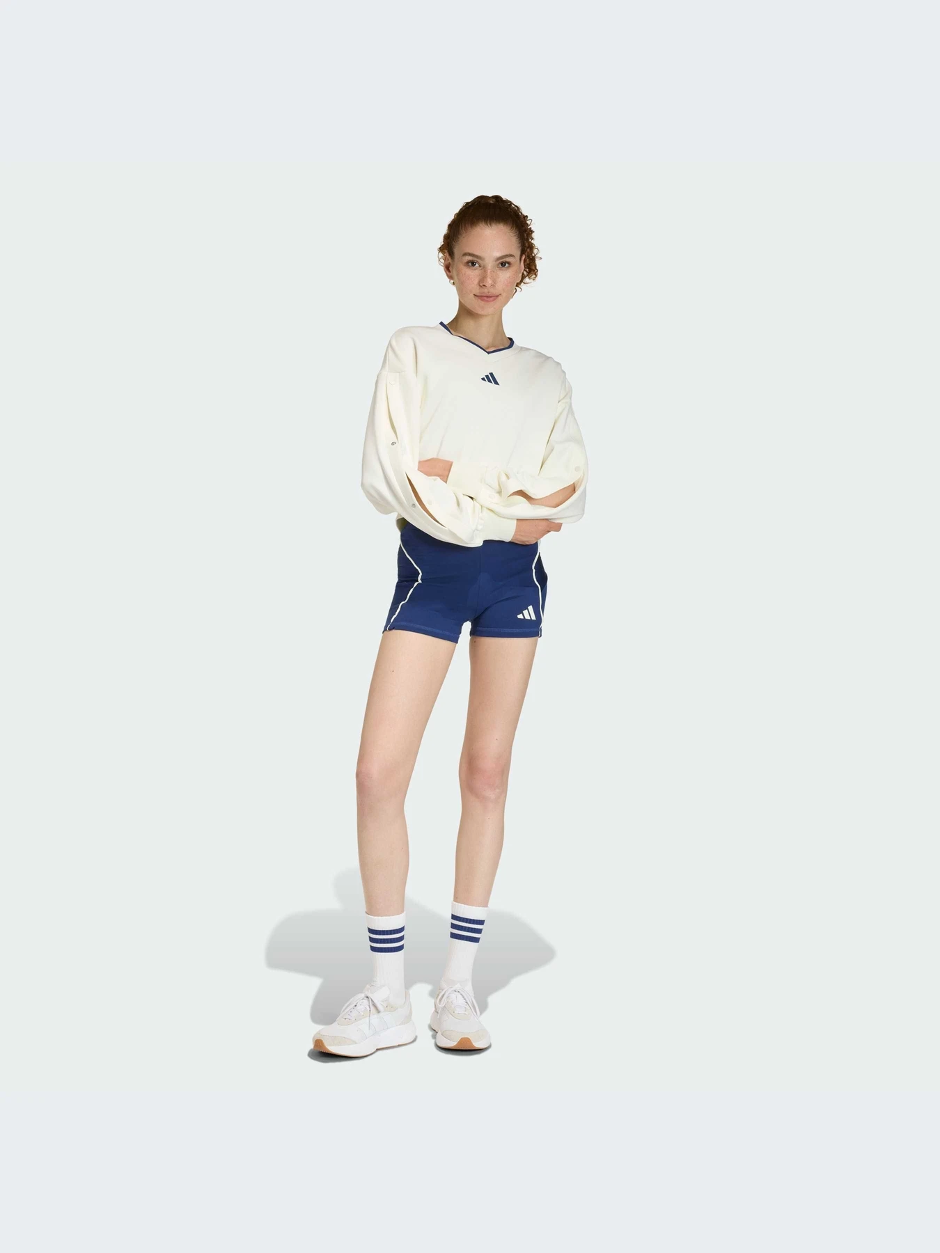 Худи и свитшоты Adidas модель JZ1074-KZ Худи и свитшоты Adidas модель JZ1074-KZ Фото