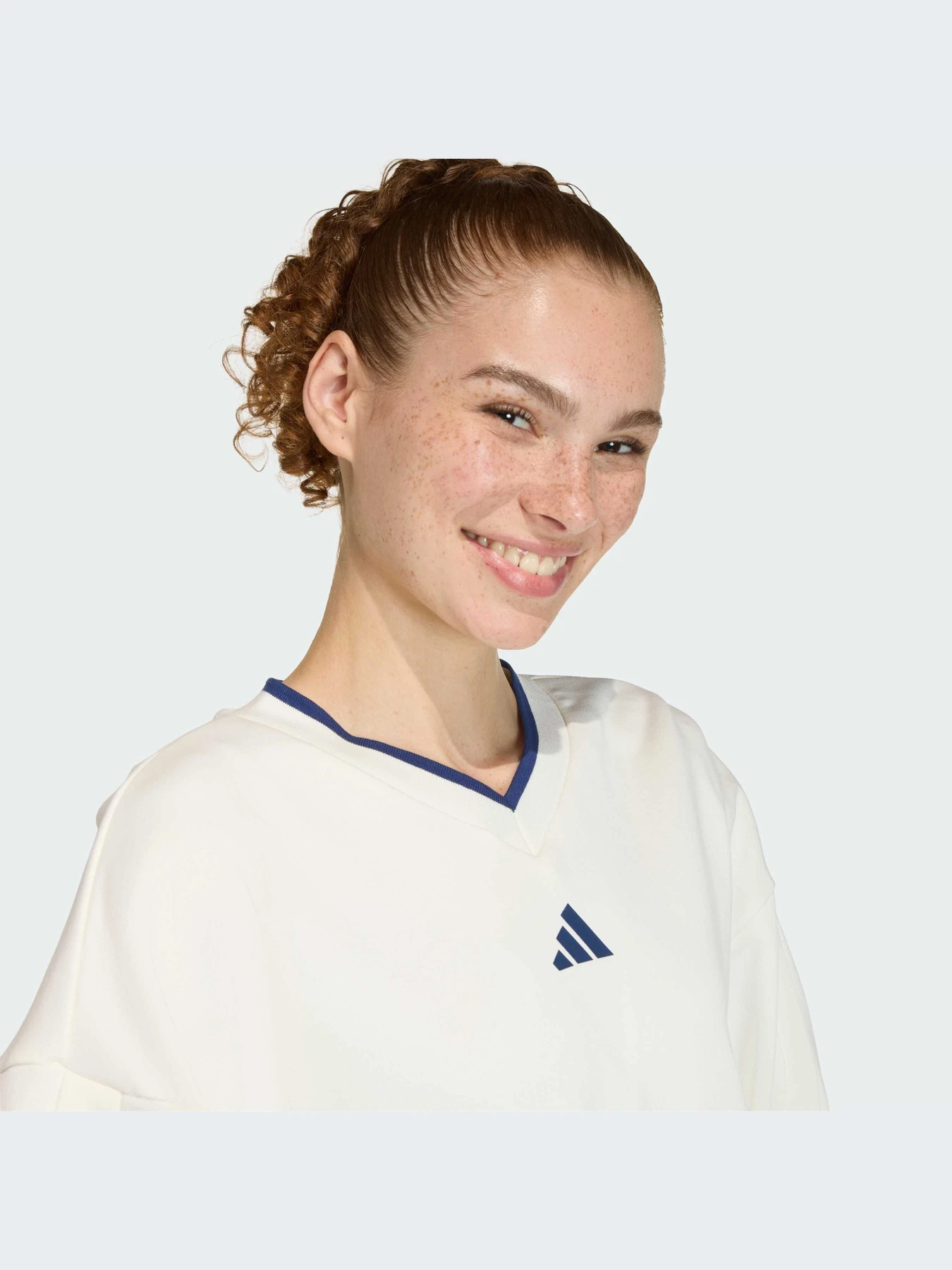 Худи и свитшоты Adidas модель JZ1074-KZ Худи и свитшоты Adidas модель JZ1074-KZ Фото