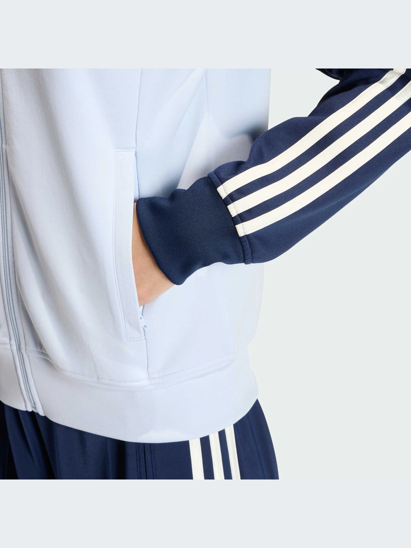 Худи и свитшоты Adidas Adicolor модель KD3784-KZ Худи и свитшоты Adidas Adicolor модель KD3784-KZ Фото