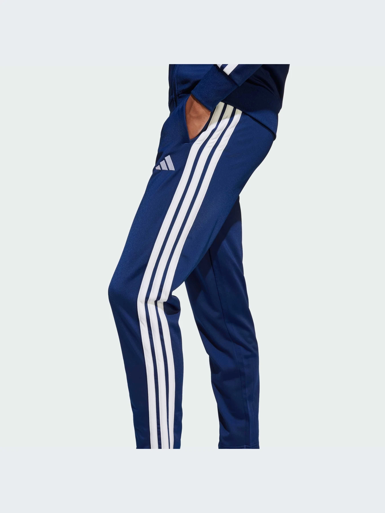 Костюмы Adidas Adidas Essentials модель JL6890-KZ Костюмы Adidas Adidas Essentials модель JL6890-KZ Фото