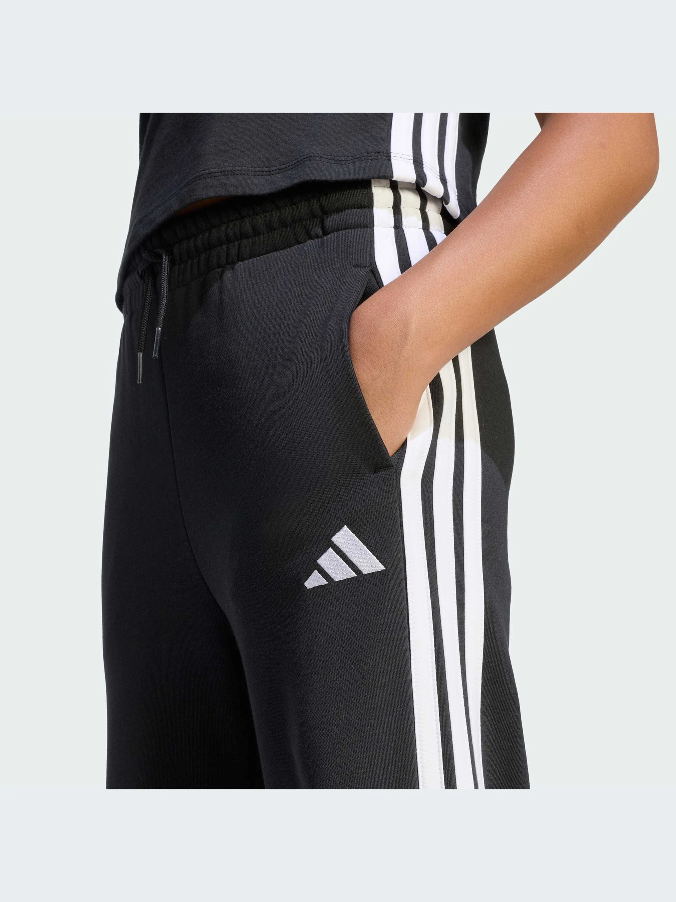 Брюки Adidas Adidas Essentials модель JZ3689-KZ Брюки Adidas Adidas Essentials модель JZ3689-KZ Фото