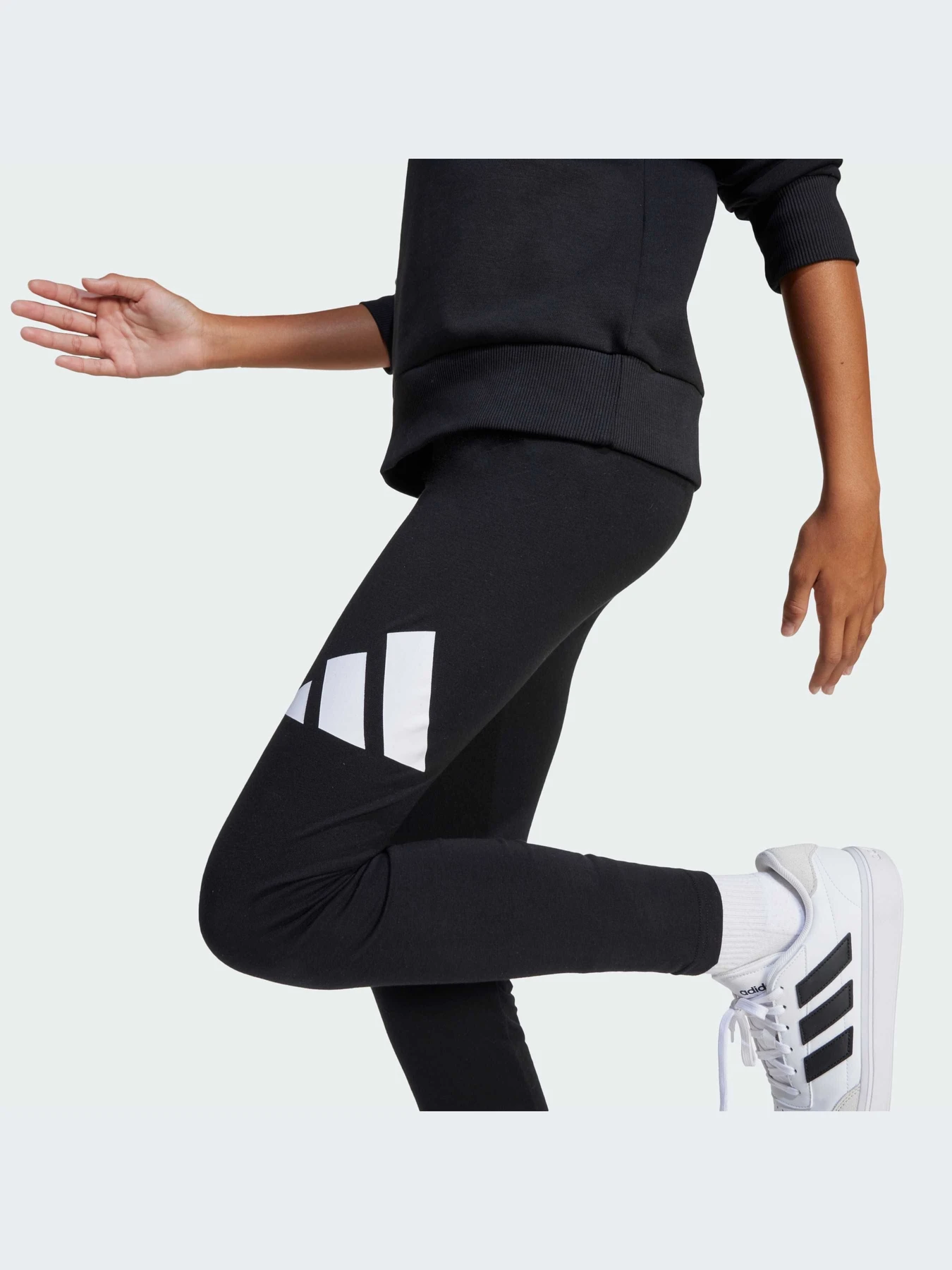 Брюки Adidas Adidas Essentials модель JC9632-KZ Брюки Adidas Adidas Essentials модель JC9632-KZ Фото