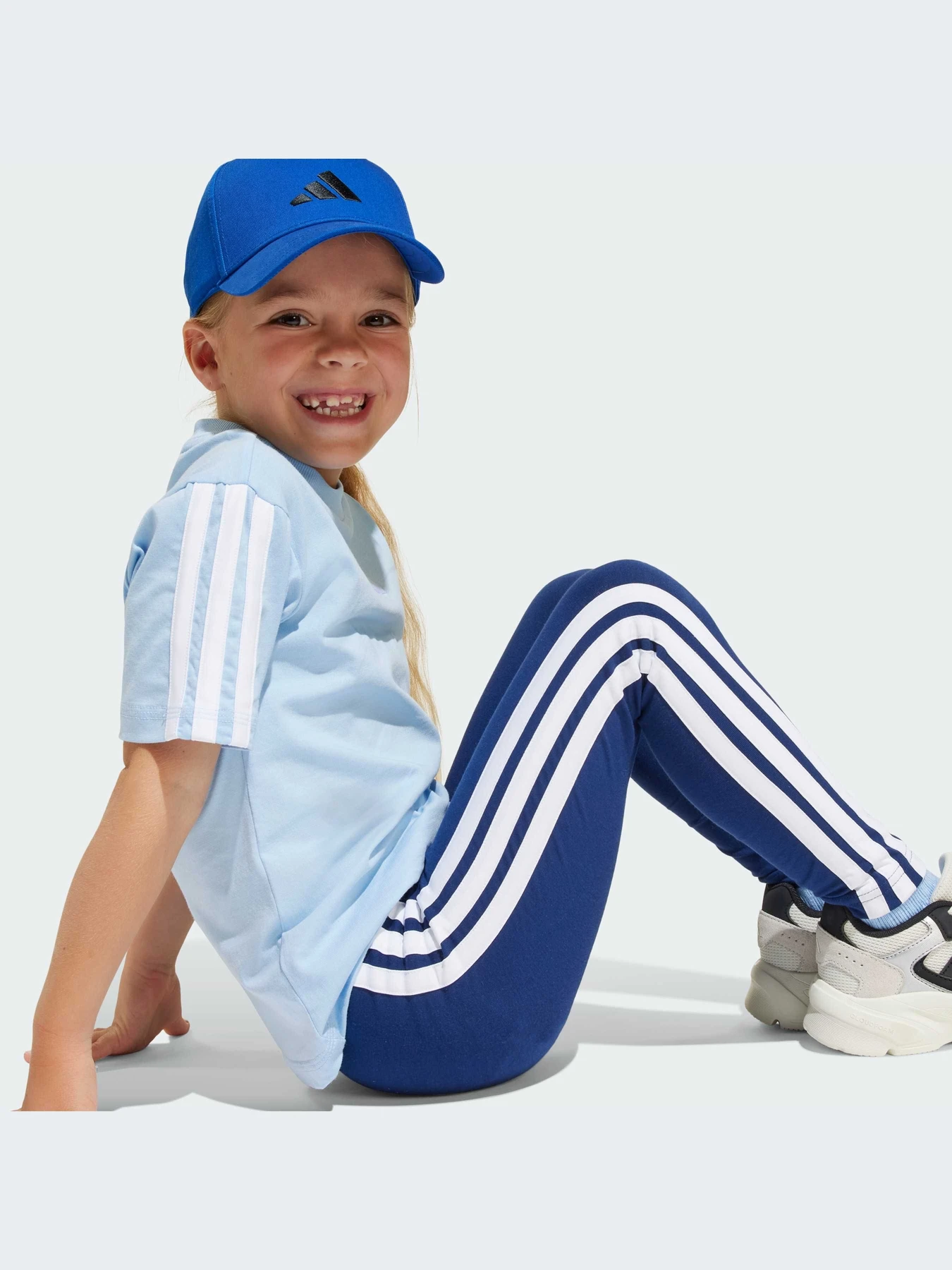 Футболки и поло Adidas Adidas Essentials модель JD6512-KZ Футболки и поло Adidas Adidas Essentials модель JD6512-KZ Фото
