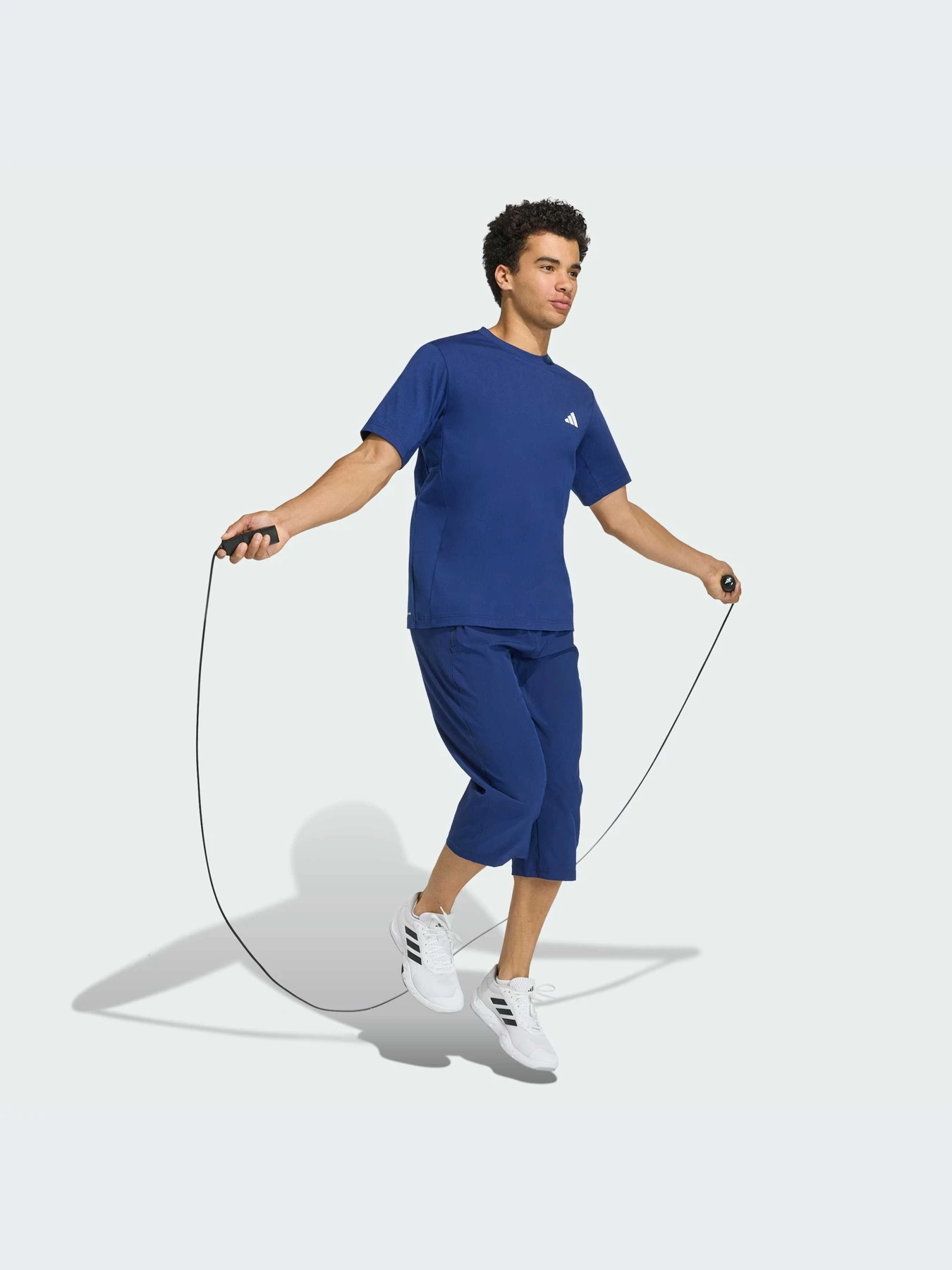 Футболки и поло Adidas Adidas Essentials модель KD5479-KZ Футболки и поло Adidas Adidas Essentials модель KD5479-KZ Фото