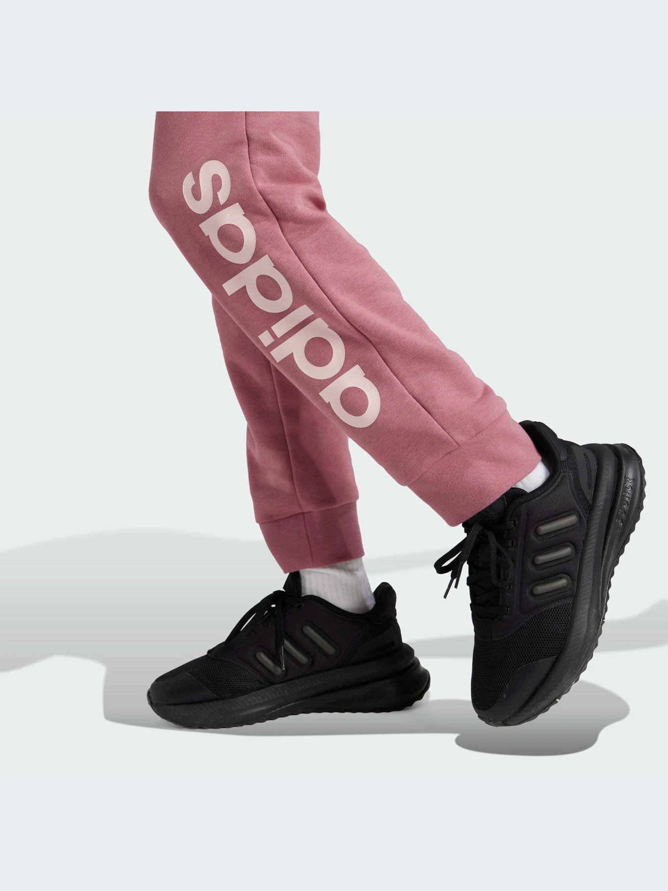 Брюки Adidas Adidas Essentials модель IZ3432-KZ Брюки Adidas Adidas Essentials модель IZ3432-KZ Фото