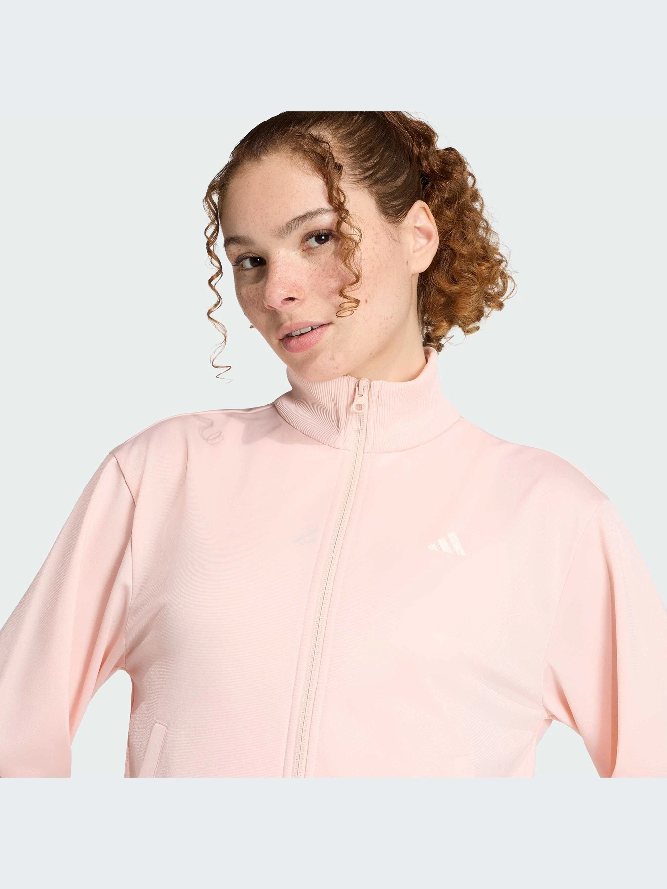 Костюмы Adidas Adidas Essentials модель KB8462-KZ Костюмы Adidas Adidas Essentials модель KB8462-KZ Фото