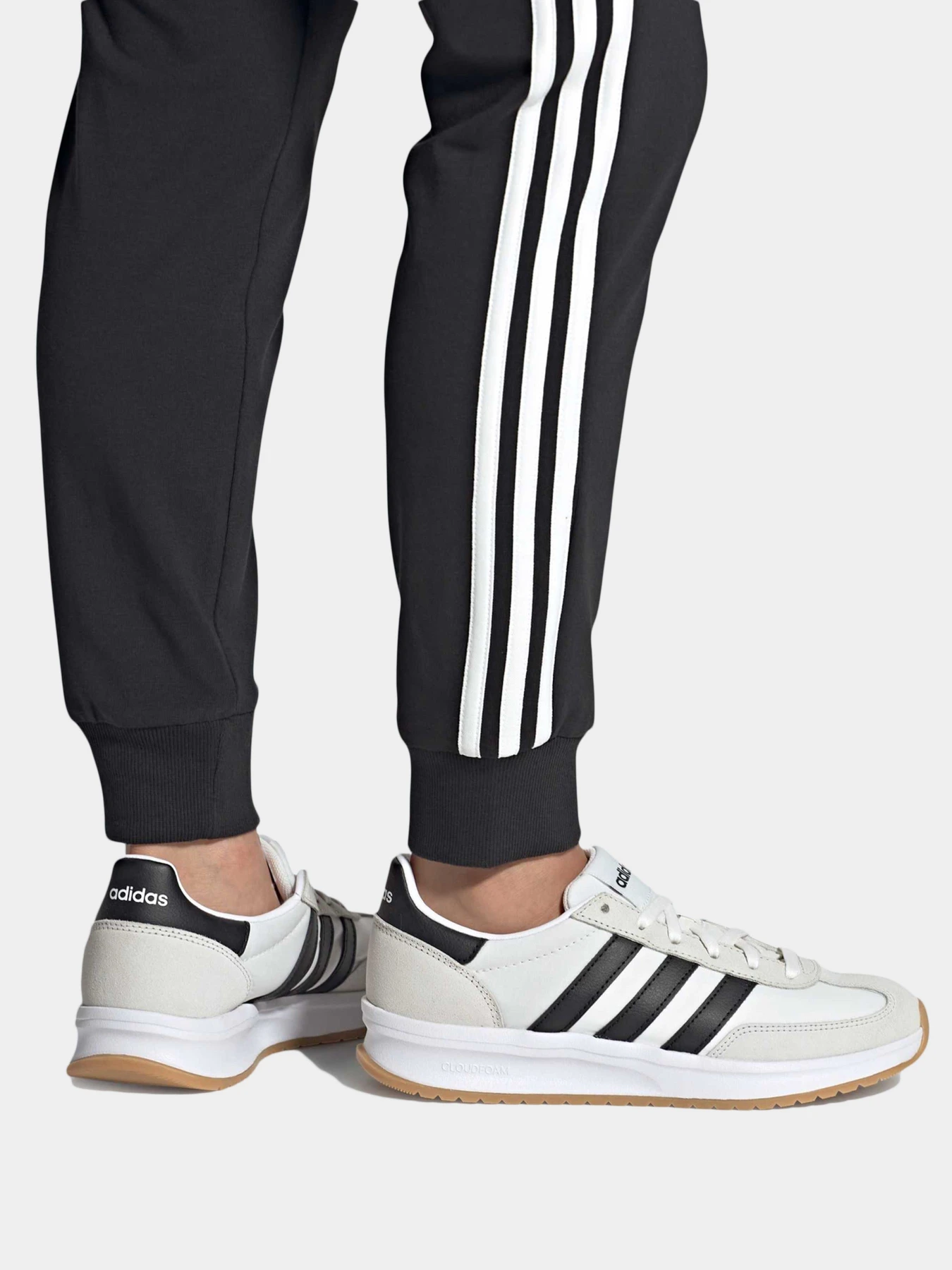 Кроссовки Adidas модель IH8594 Кроссовки Adidas модель IH8594 Фото