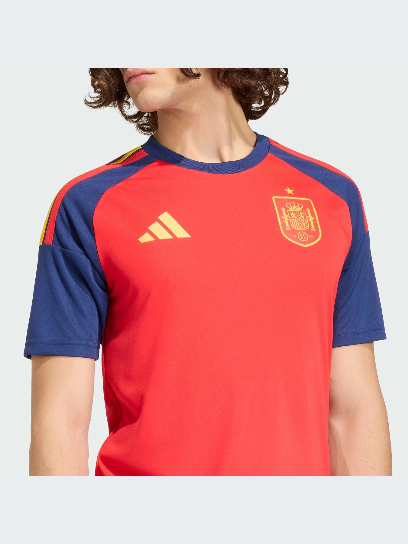 Футболки и поло Adidas модель JZ5780-KZ Футболки и поло Adidas модель JZ5780-KZ Фото