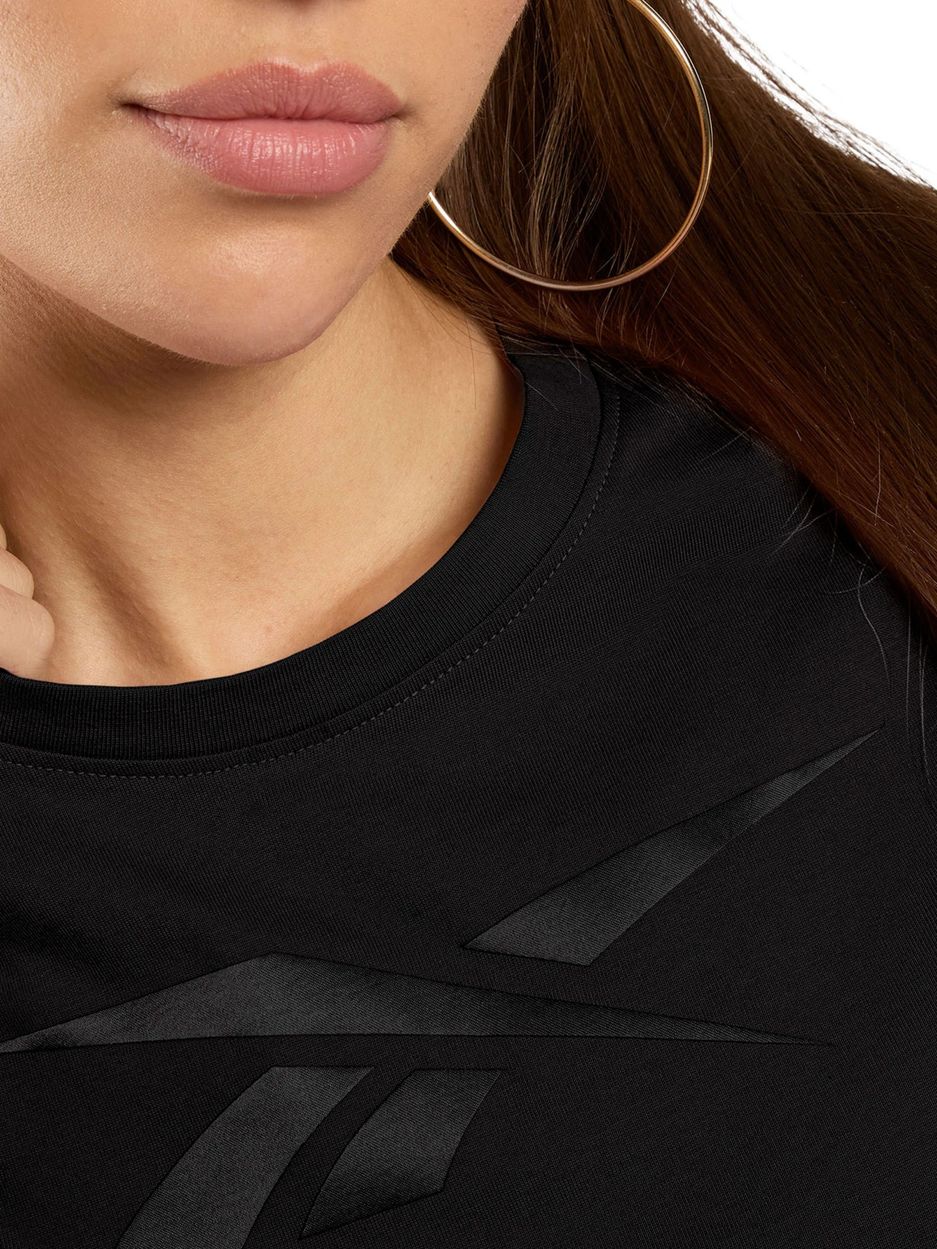 Футболки и поло Reebok AUDREY TONAL LOGO CREW NE модель 102256588 Футболки и поло Reebok AUDREY TONAL LOGO CREW NE модель 102256588 Фото