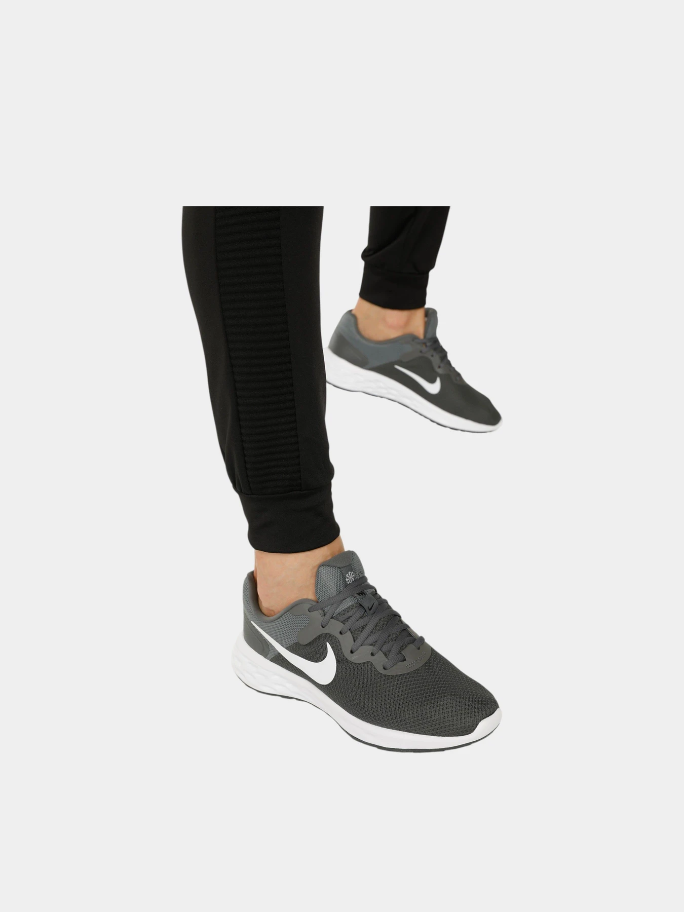 Кроссовки NIKE NIKE REVOLUTION 6 NN модель 101118323 Кроссовки NIKE NIKE REVOLUTION 6 NN модель 101118323 Фото