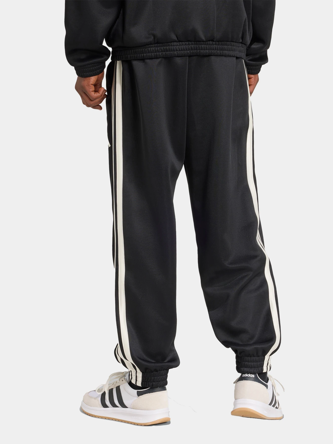 Брюки Adidas модель JN1822 Брюки Adidas модель JN1822 Фото