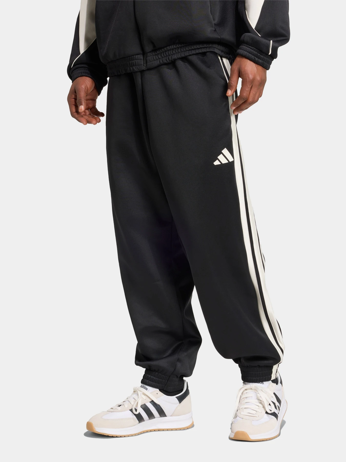 Брюки Adidas модель JN1822 Брюки Adidas модель JN1822 Фото