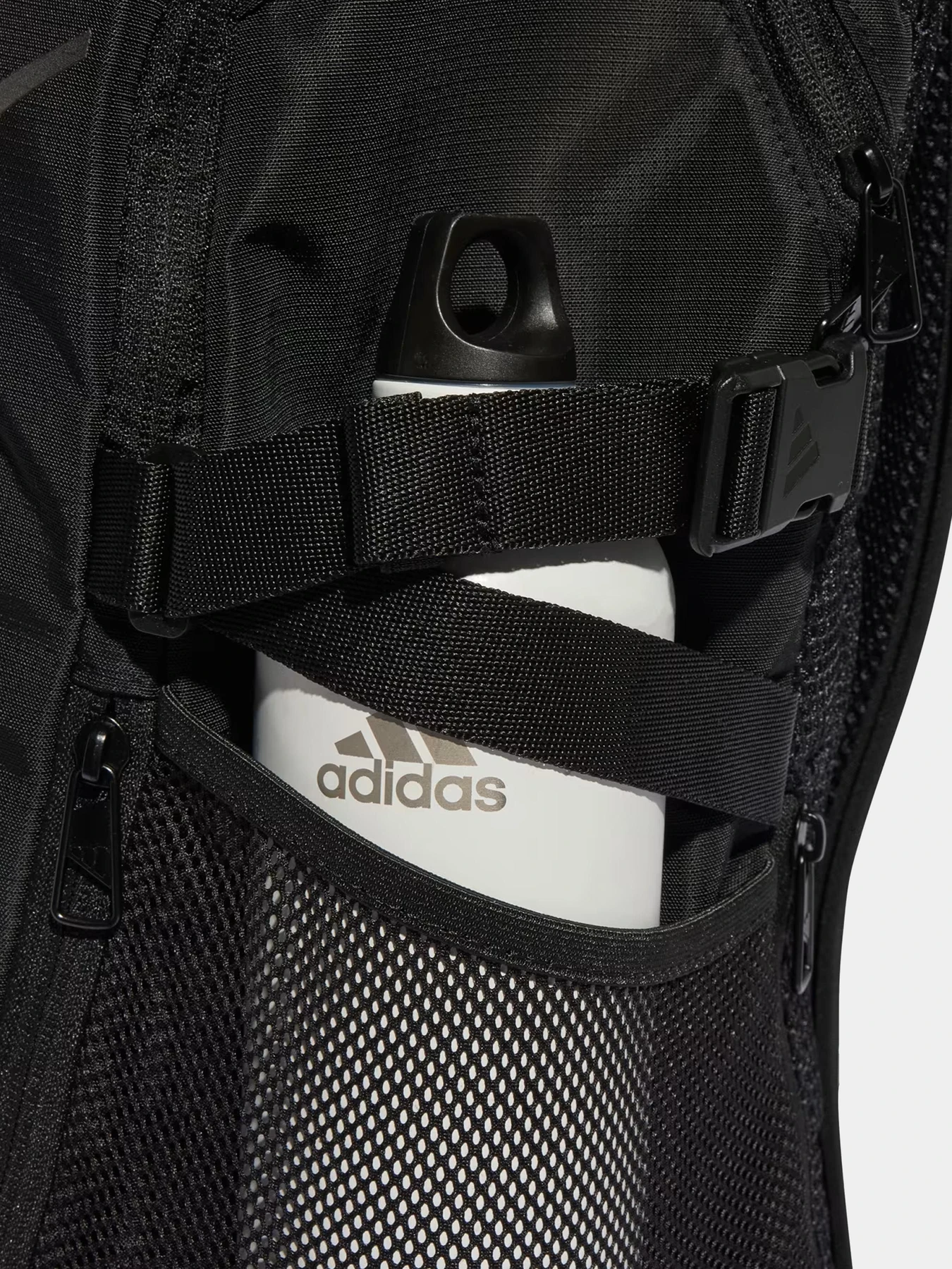 Рюкзаки Adidas модель JZ7086 Рюкзаки Adidas модель JZ7086 Фото