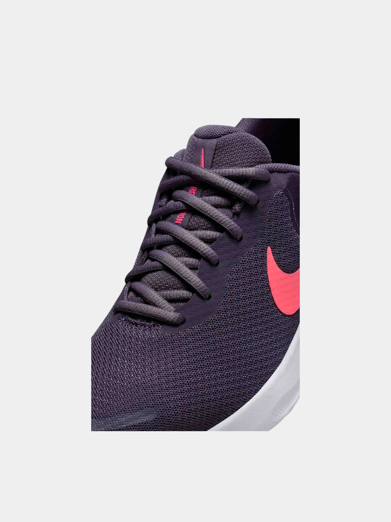 Кроссовки NIKE W NIKE REVOLUTION 7 модель 101993115 Кроссовки NIKE W NIKE REVOLUTION 7 модель 101993115 Фото
