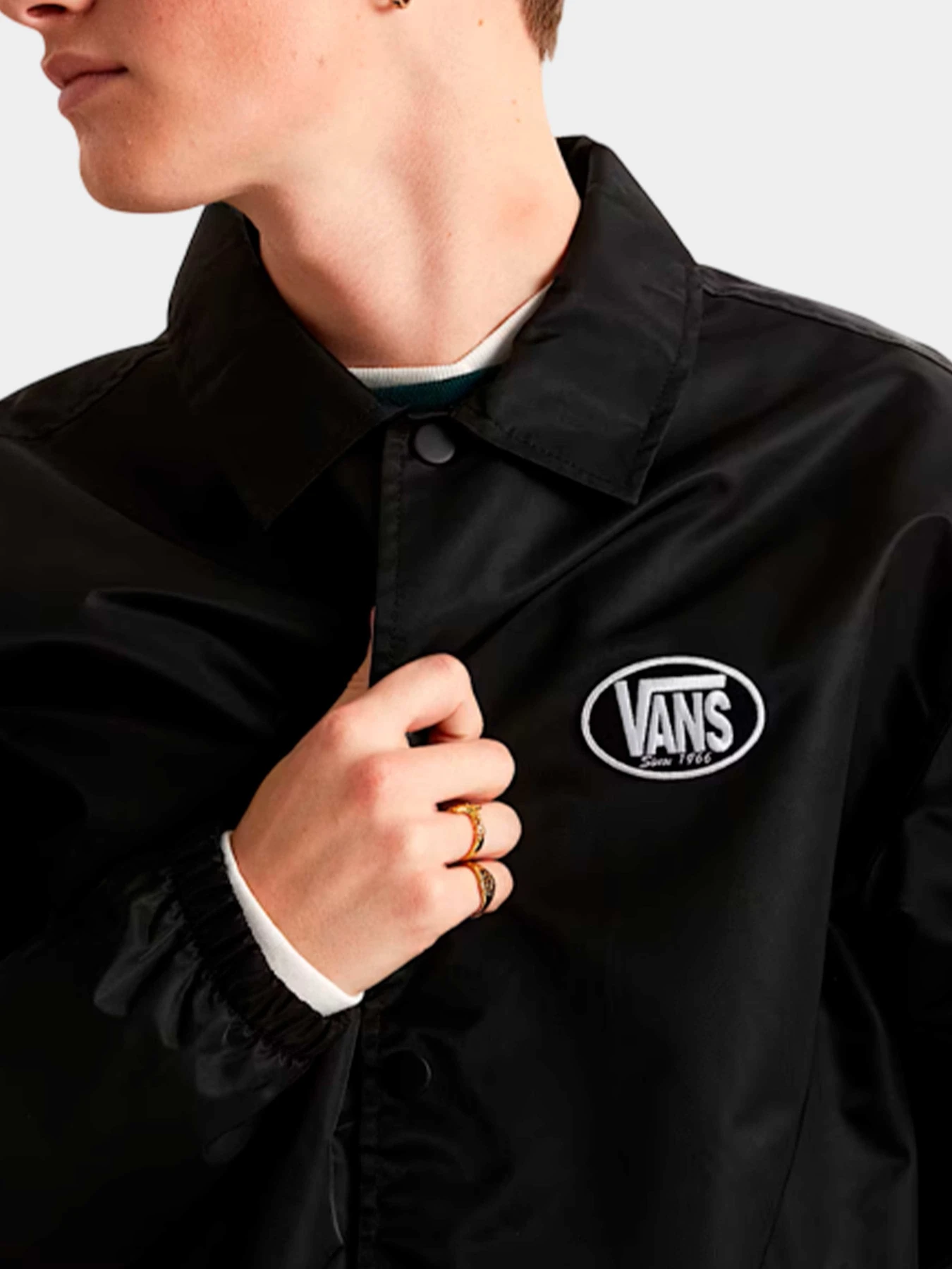 Куртки и дубленки Vans модель VN000TREY281 Фото