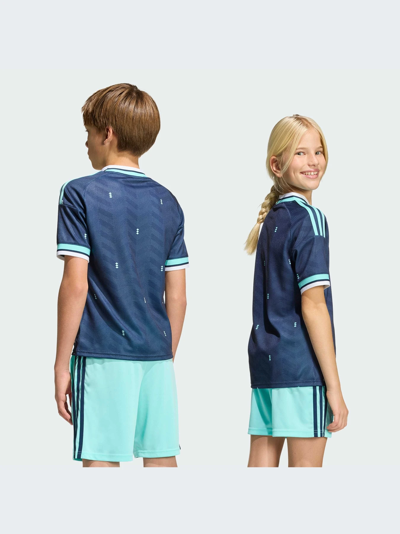 Футболки и поло Adidas модель JZ4569-KZ Футболки и поло Adidas модель JZ4569-KZ Фото