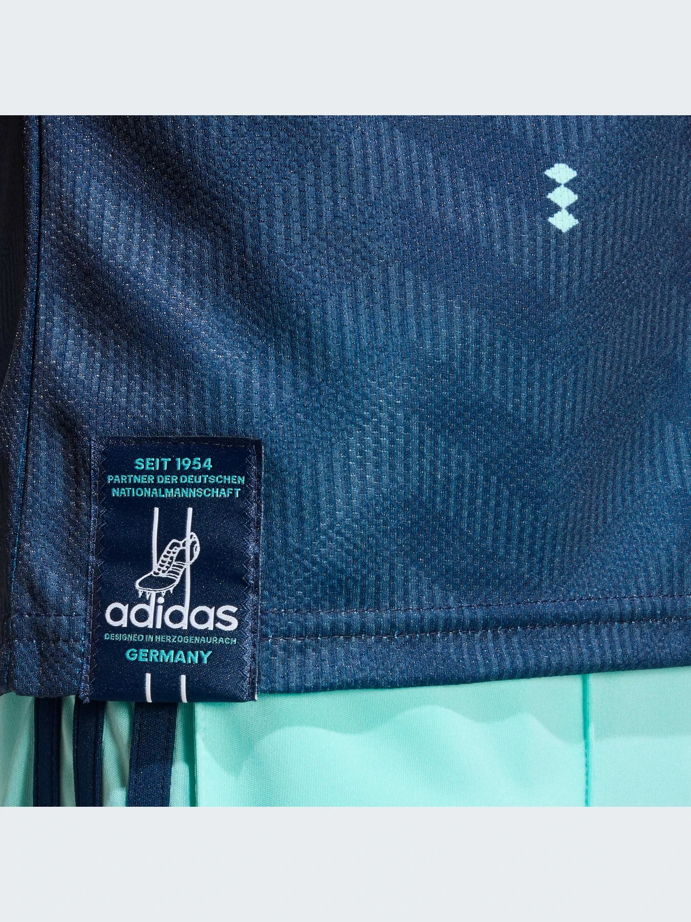 Футболки и поло Adidas модель JZ4569-KZ Футболки и поло Adidas модель JZ4569-KZ Фото
