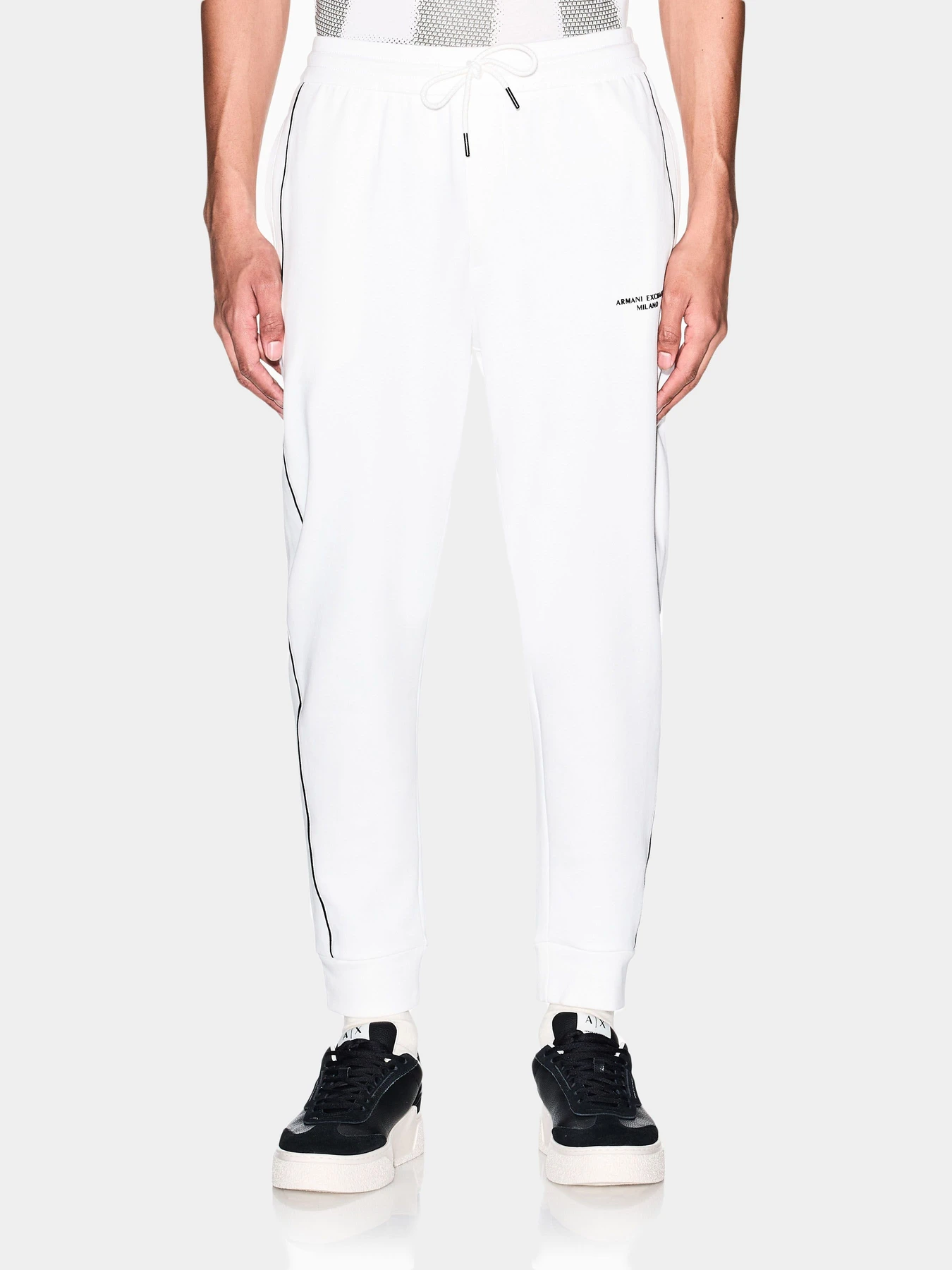 Брюки Armani Exchange модель XM002374-AF10365-U0009 Брюки Armani Exchange модель XM002374-AF10365-U0009 Фото