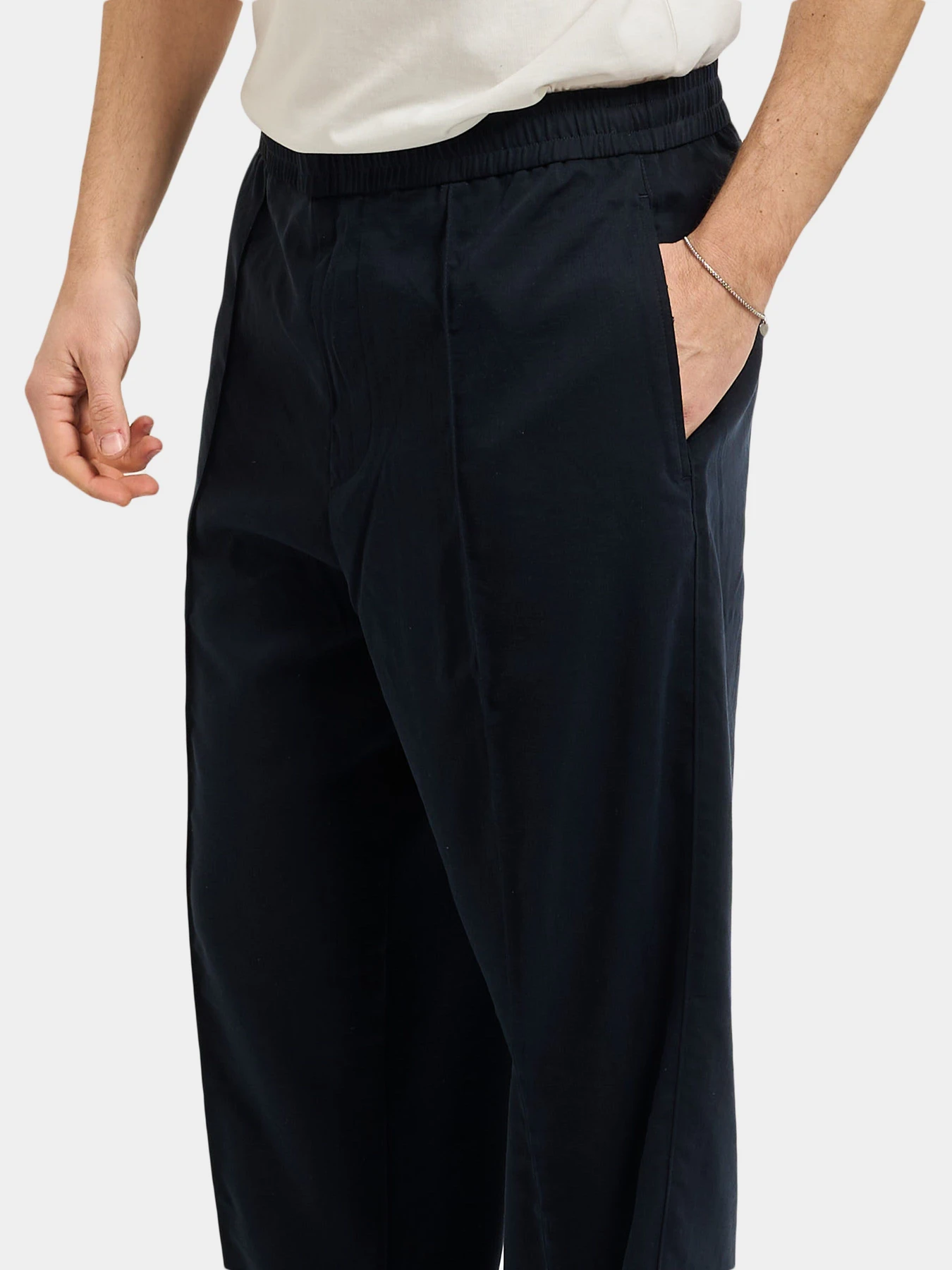 Брюки Armani Exchange модель XM002570-AF22545-UB101 Брюки Armani Exchange модель XM002570-AF22545-UB101 Фото