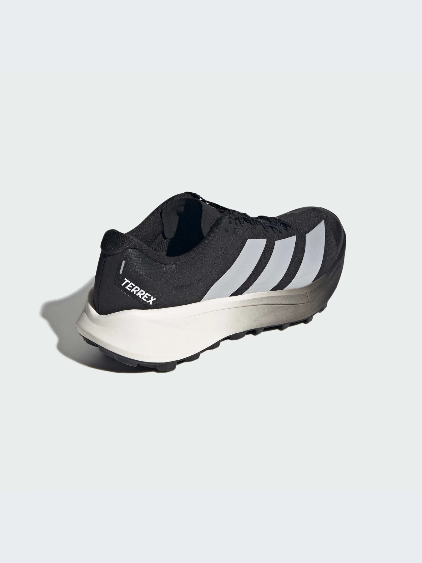 Кроссовки Adidas модель KJ8870-KZ Кроссовки Adidas модель KJ8870-KZ Фото