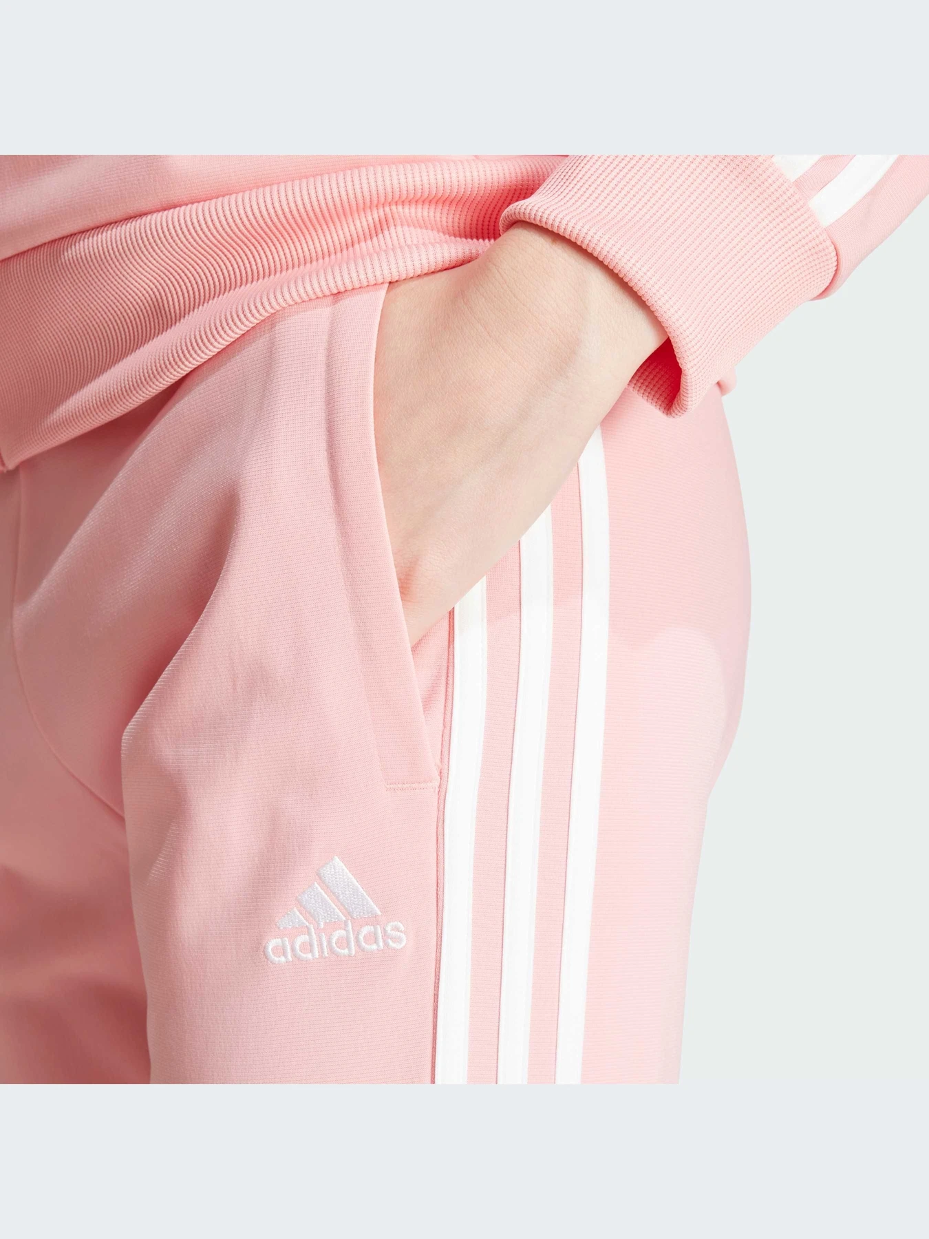 Костюмы Adidas модель IX1095-KZ Костюмы Adidas модель IX1095-KZ Фото