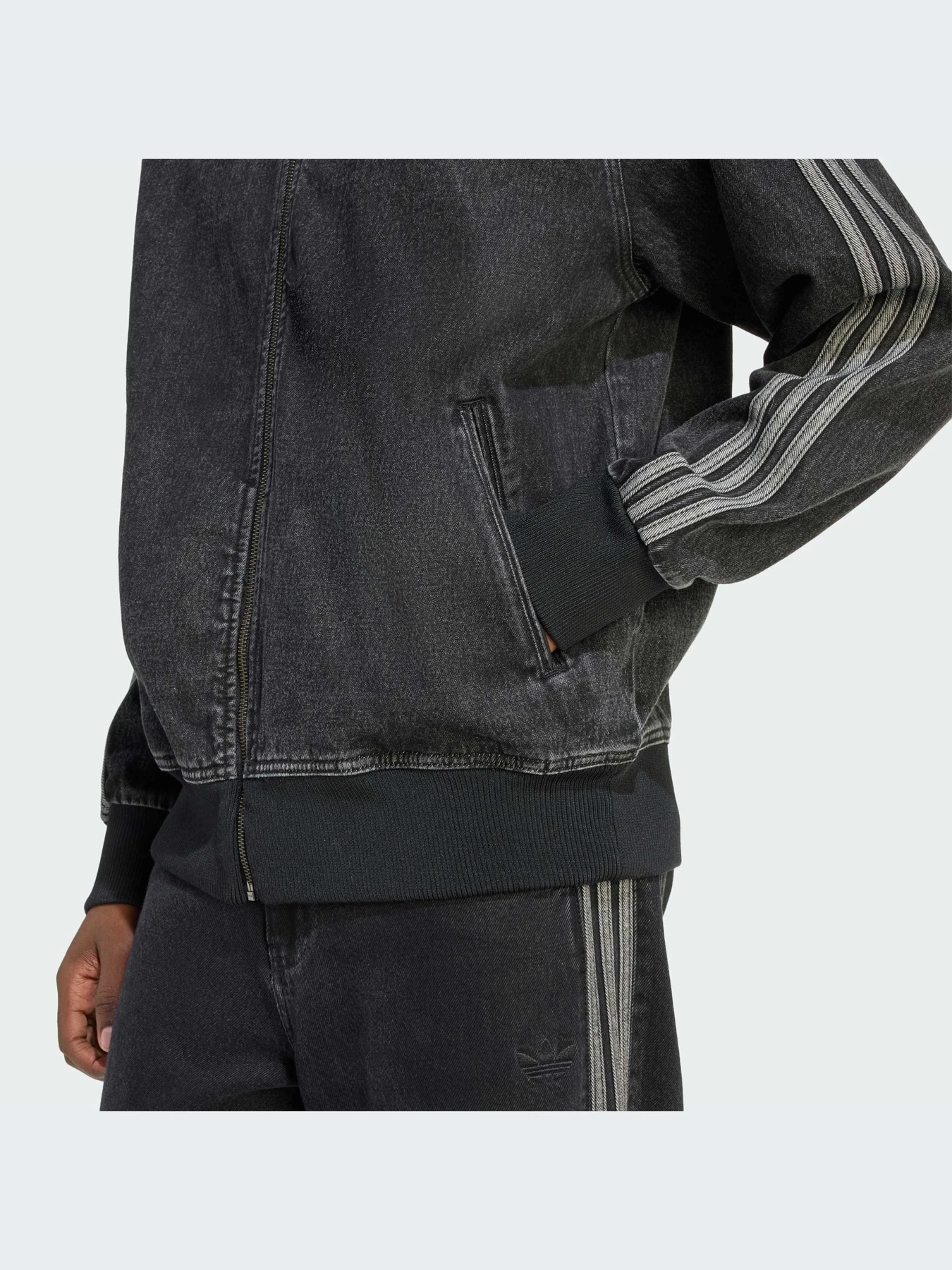 Куртки и дубленки Adidas модель KD1516-KZ Куртки и дубленки Adidas модель KD1516-KZ Фото