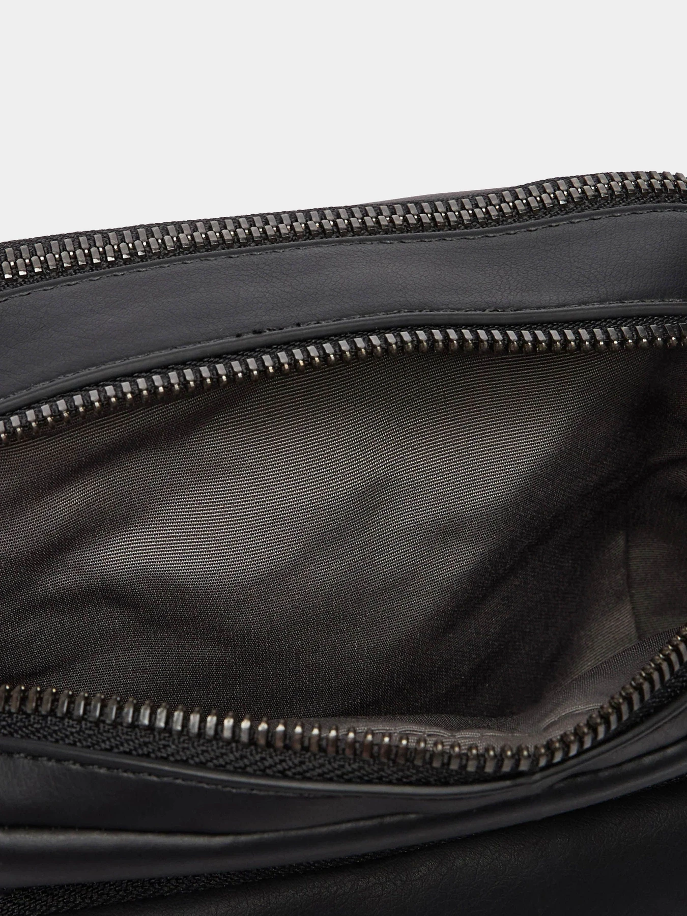 Сумки Calvin Klein модель LV04D3368G-UB1 Сумки Calvin Klein модель LV04D3368G-UB1 Фото
