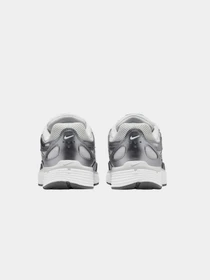Кроссовки NIKE модель IO3496-001 Фото