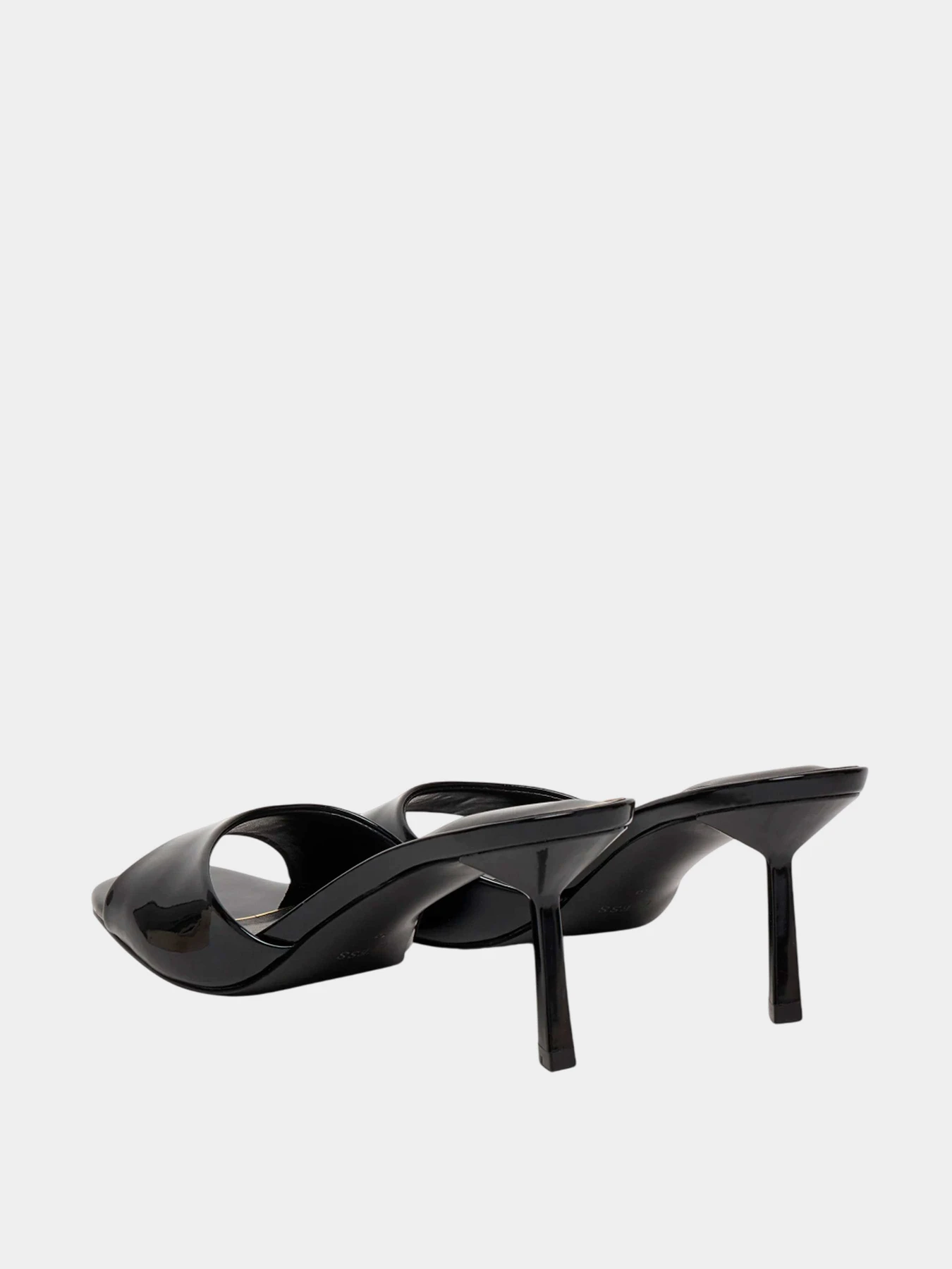 Шлёпанцы GUESS модель FLPCAI-PAF03-BLACK Шлёпанцы GUESS модель FLPCAI-PAF03-BLACK Фото