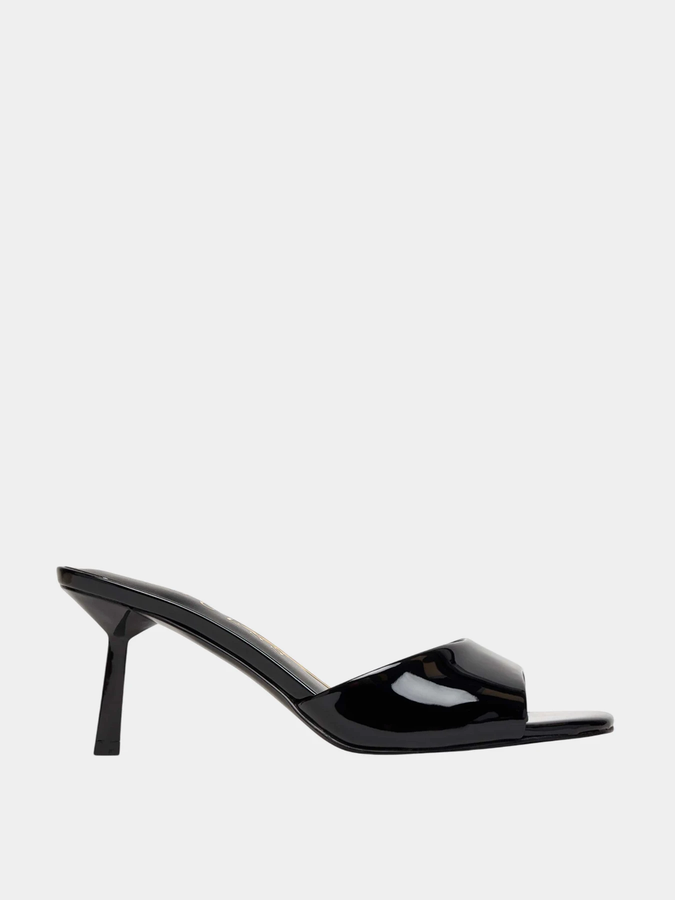 Шлёпанцы GUESS модель FLPCAI-PAF03-BLACK Шлёпанцы GUESS модель FLPCAI-PAF03-BLACK Фото