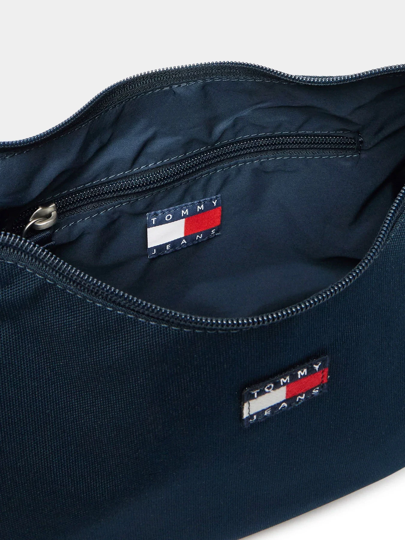 Сумки Tommy Hilfiger модель AW0AW18463-C1G Сумки Tommy Hilfiger модель AW0AW18463-C1G Фото
