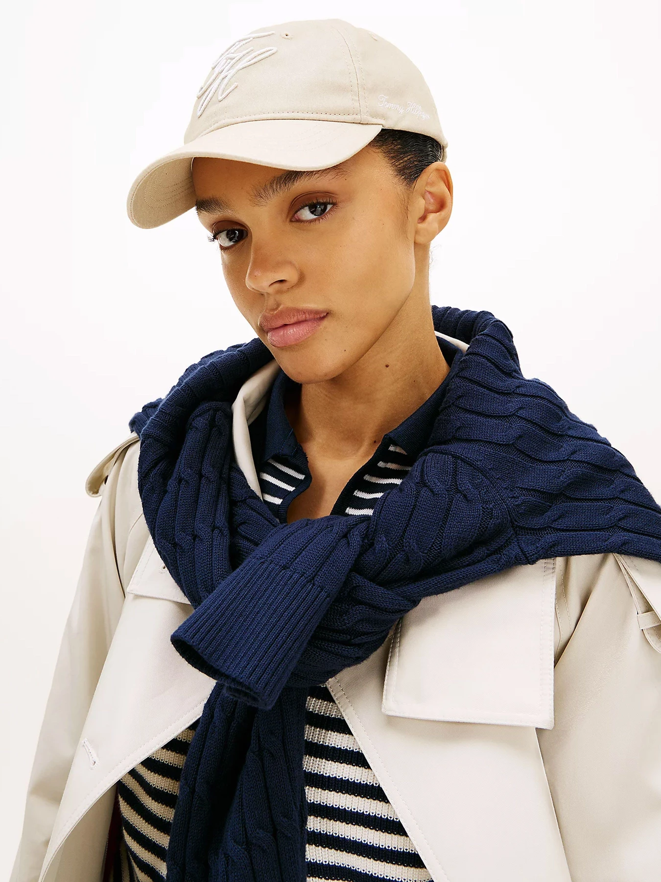Шапки и кепки Tommy Hilfiger модель AW0AW18338-ACI Шапки и кепки Tommy Hilfiger модель AW0AW18338-ACI Фото