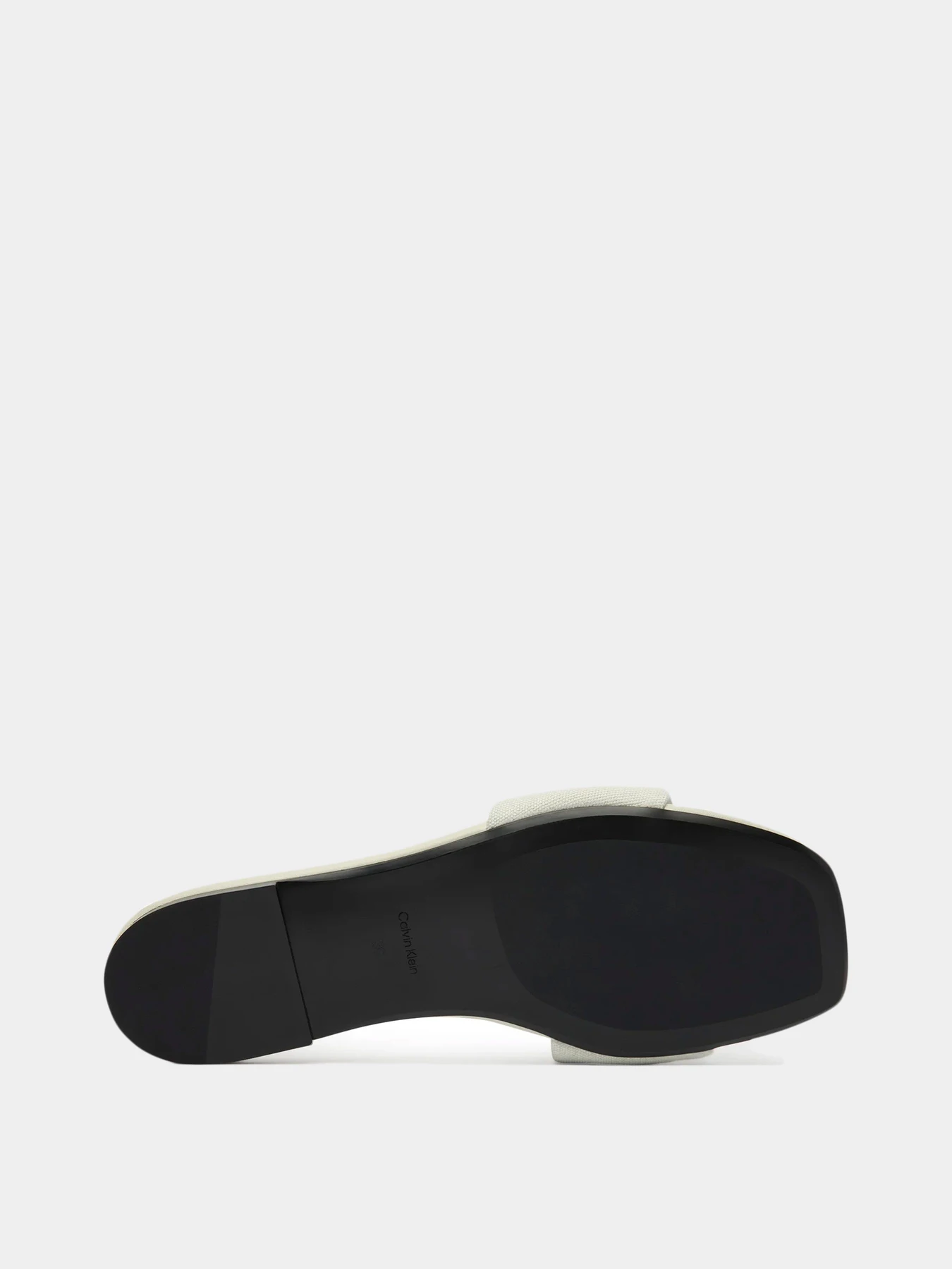 Шлёпанцы Calvin Klein модель HW0HW03129-CHE Шлёпанцы Calvin Klein модель HW0HW03129-CHE Фото