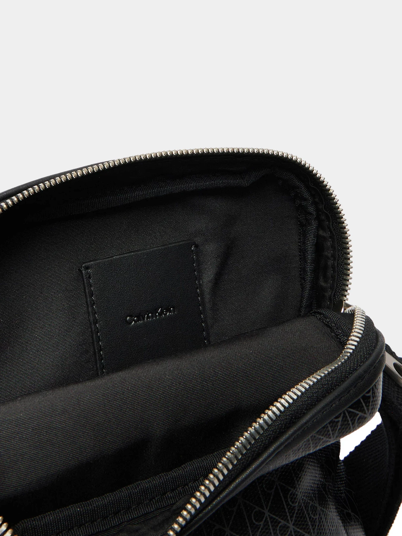Сумки Calvin Klein модель LV04D3334G-UB1 Сумки Calvin Klein модель LV04D3334G-UB1 Фото