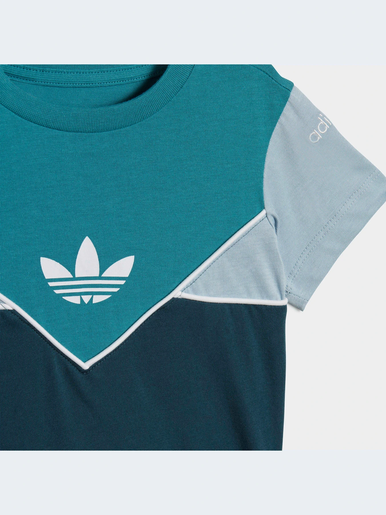 Костюмы Adidas Adicolor модель IL2472-KZ Костюмы Adidas Adicolor модель IL2472-KZ Фото