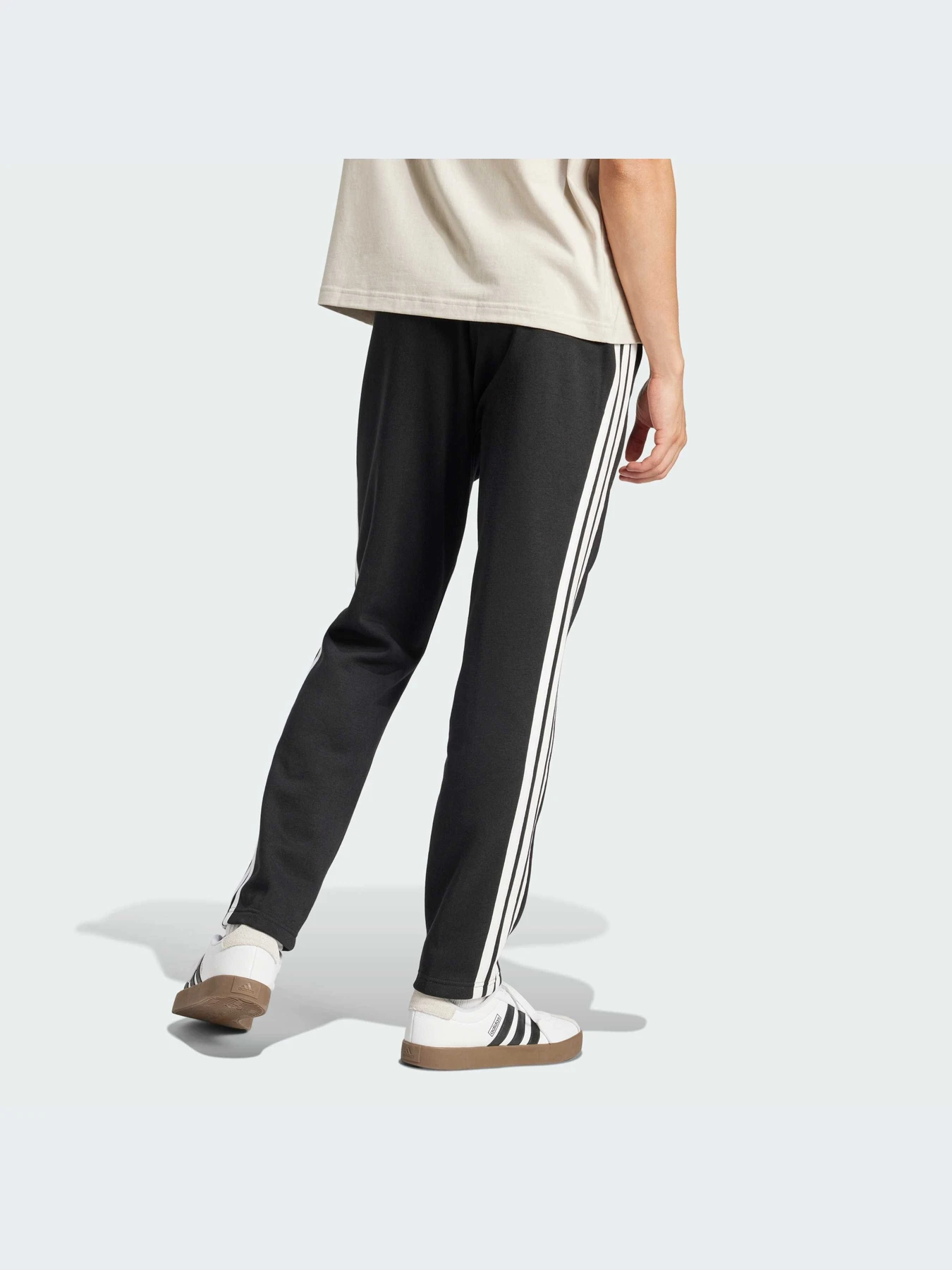 Брюки Adidas Adidas Essentials модель JD1854-KZ Брюки Adidas Adidas Essentials модель JD1854-KZ Фото