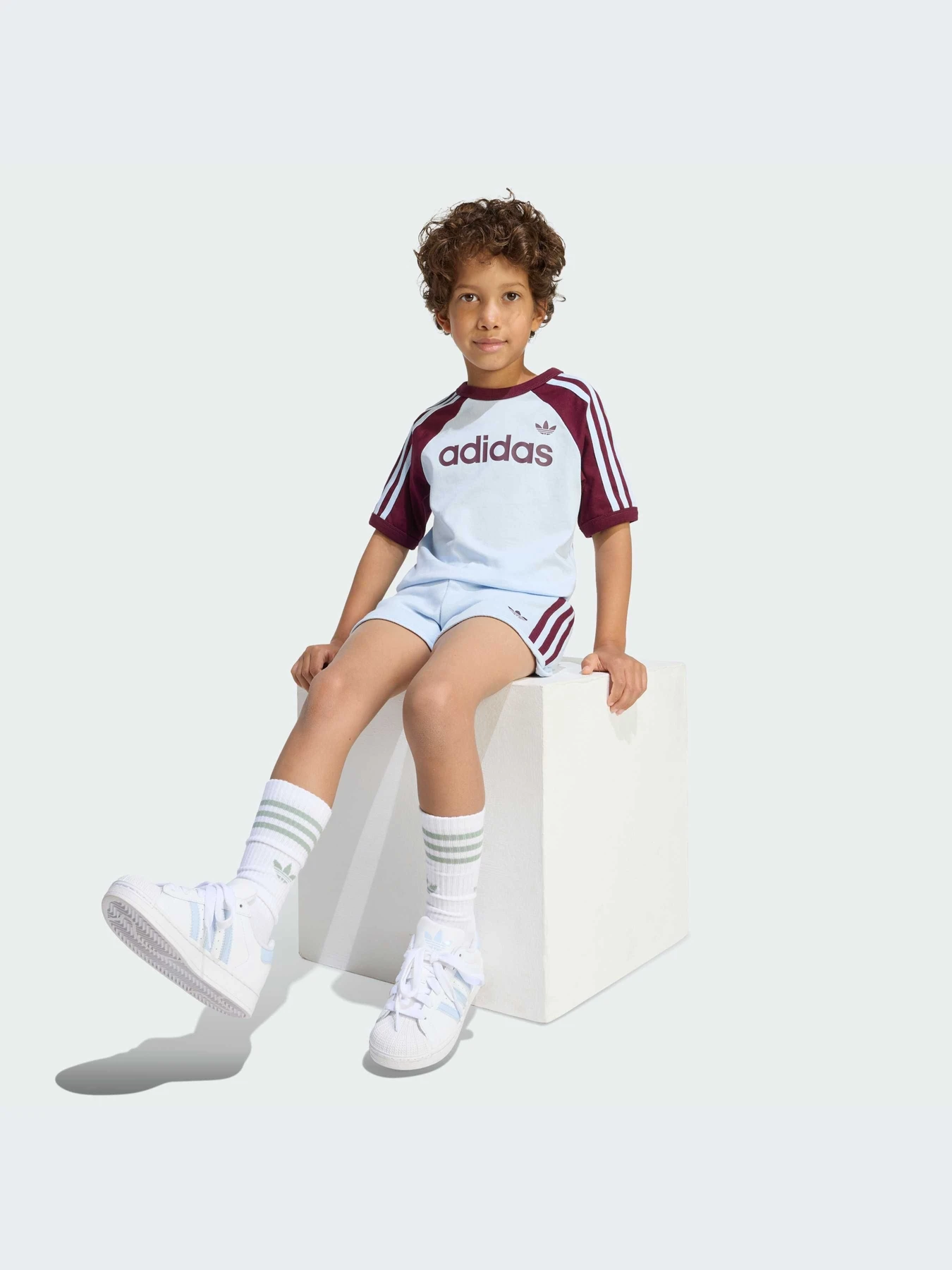 Костюмы Adidas Adicolor модель KD5778-KZ Костюмы Adidas Adicolor модель KD5778-KZ Фото