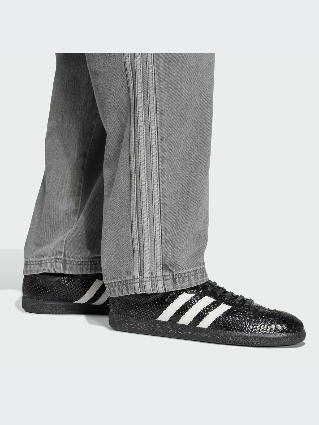 Брюки Adidas Adicolor модель JW5920-KZ Брюки Adidas Adicolor модель JW5920-KZ Фото