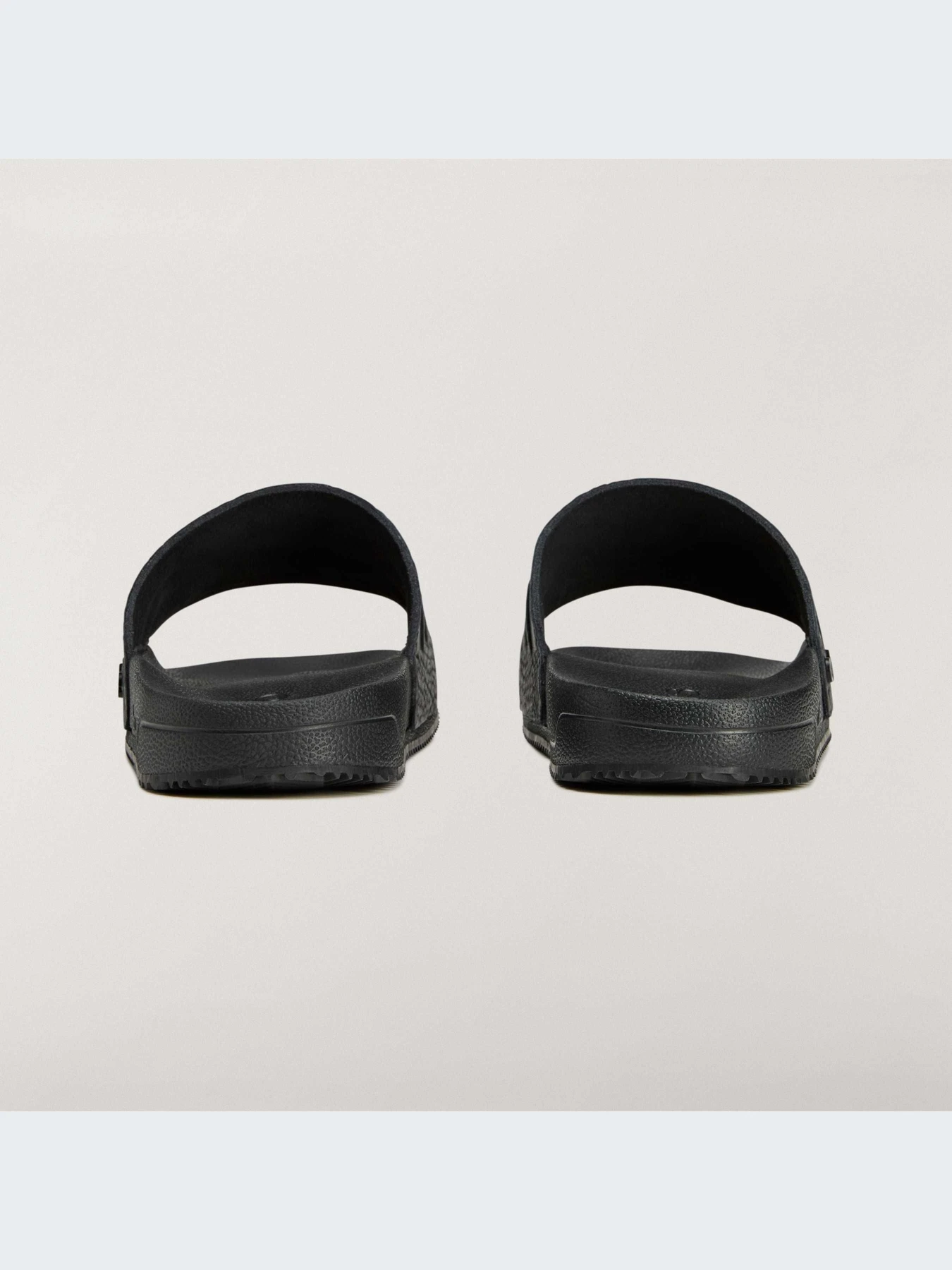 Шлёпанцы Adidas Adilette модель IH4682-KZ Шлёпанцы Adidas Adilette модель IH4682-KZ Фото