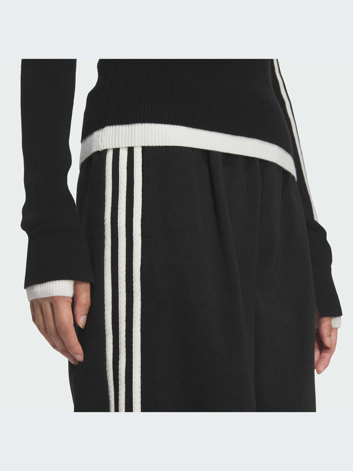 Худи и свитшоты Adidas модель KS5333-KZ Худи и свитшоты Adidas модель KS5333-KZ Фото