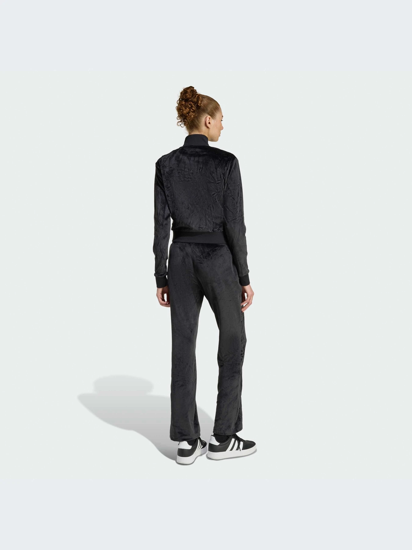 Костюмы Adidas модель JZ0925-KZ Костюмы Adidas модель JZ0925-KZ Фото