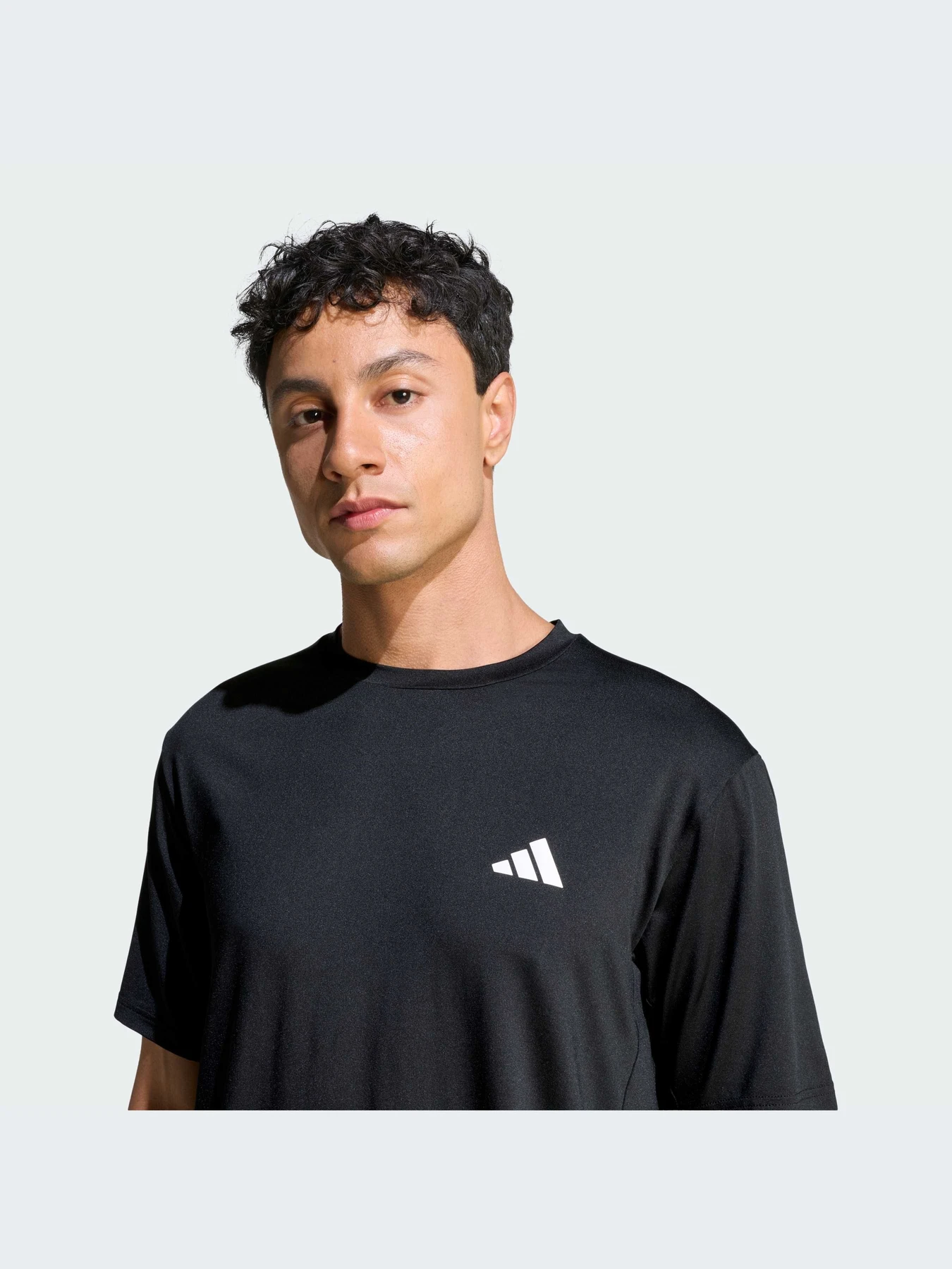 Футболки и поло Adidas модель KD2867-KZ Футболки и поло Adidas модель KD2867-KZ Фото